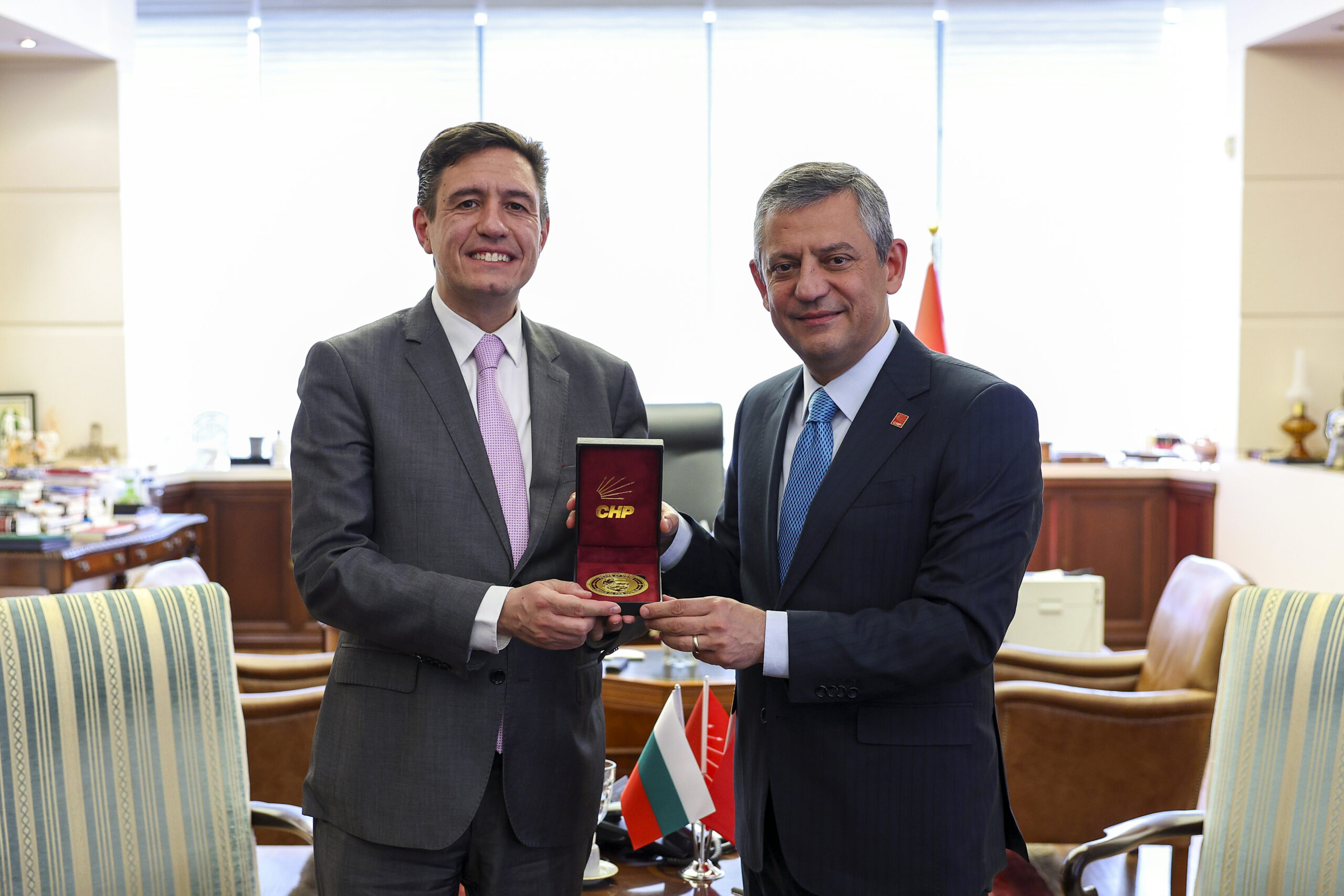 Özgür Özel, Bulgaristan Büyükelçisi Angel Cholakov ile Görüştü