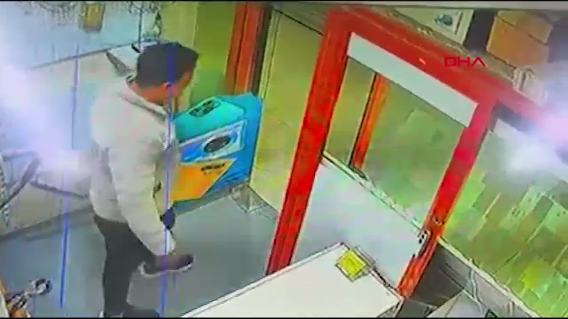 Şanlıurfa'da telefon hırsızlığı an be an kamerada