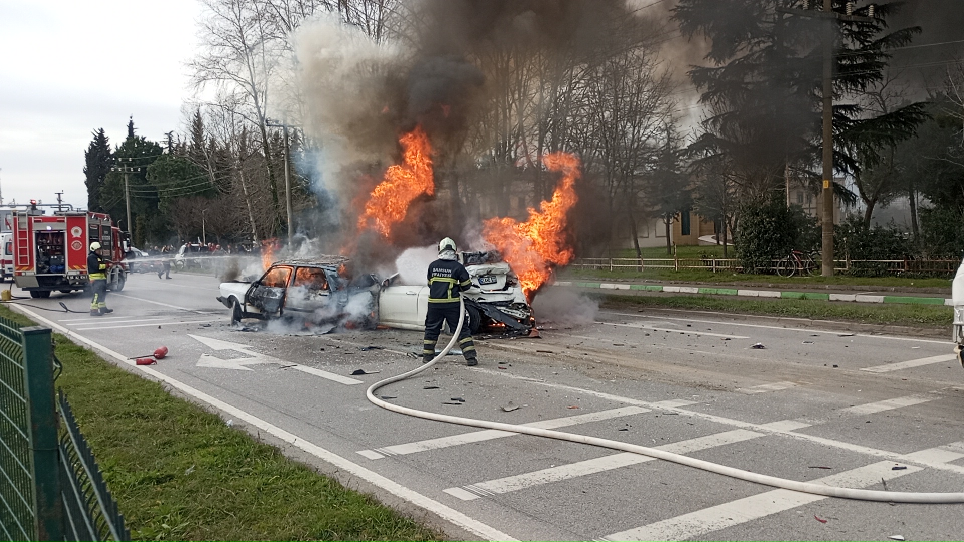 Samsun'da Zincirleme Kaza: 3 Yaralı, Araçlar Yandı
