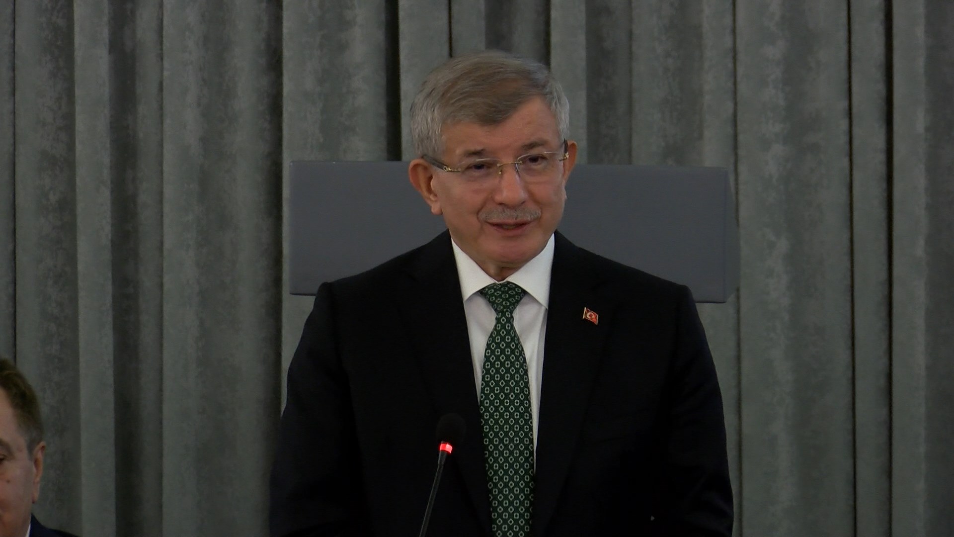 Davutoğlu: Dünyada Orman Kanunları Egemen