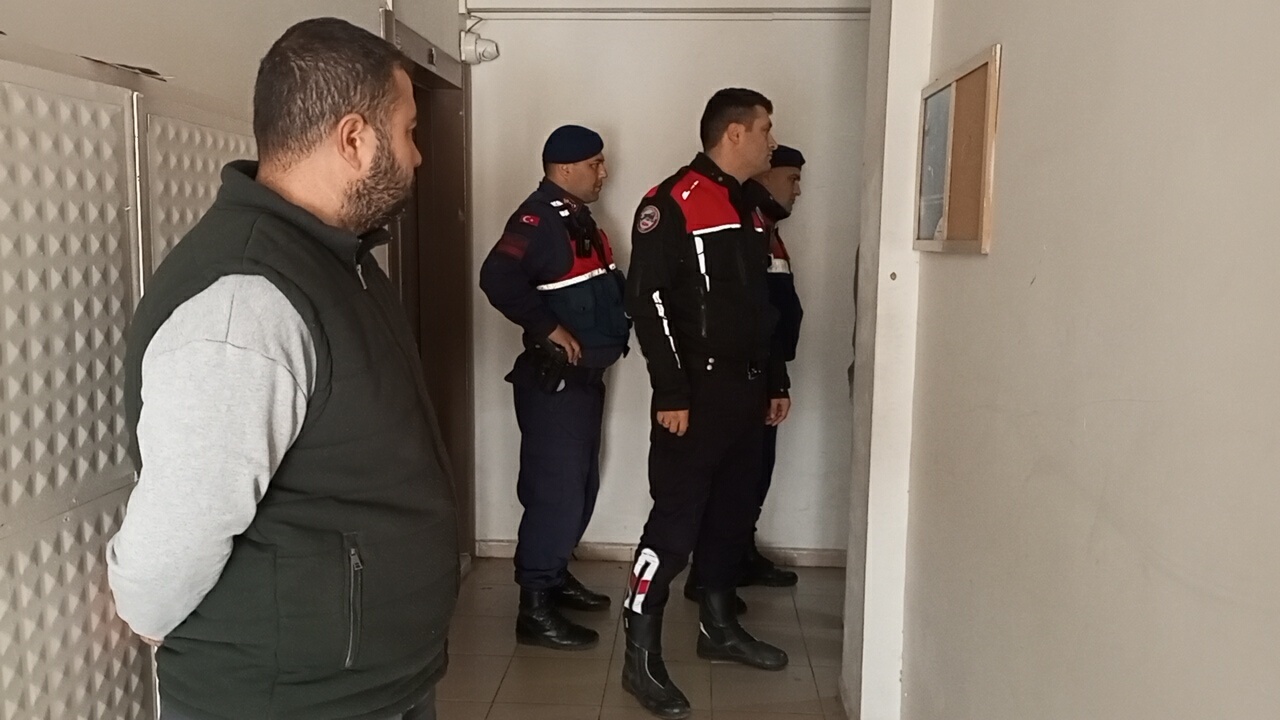 Firari Trans Birey Jandarma Tarafından Çilingirle Yakalandı