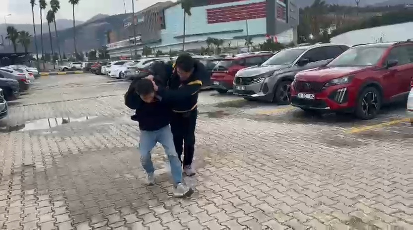 İskenderun'da Tuvalette Gizlice Kadınları Çeken Şüpheli Tutuklandı