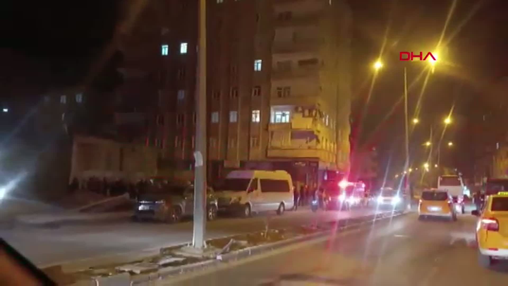 Diyarbakır'da 8 Katlı Bina Tahliye Edildi: Zeminde Kayma İddiası