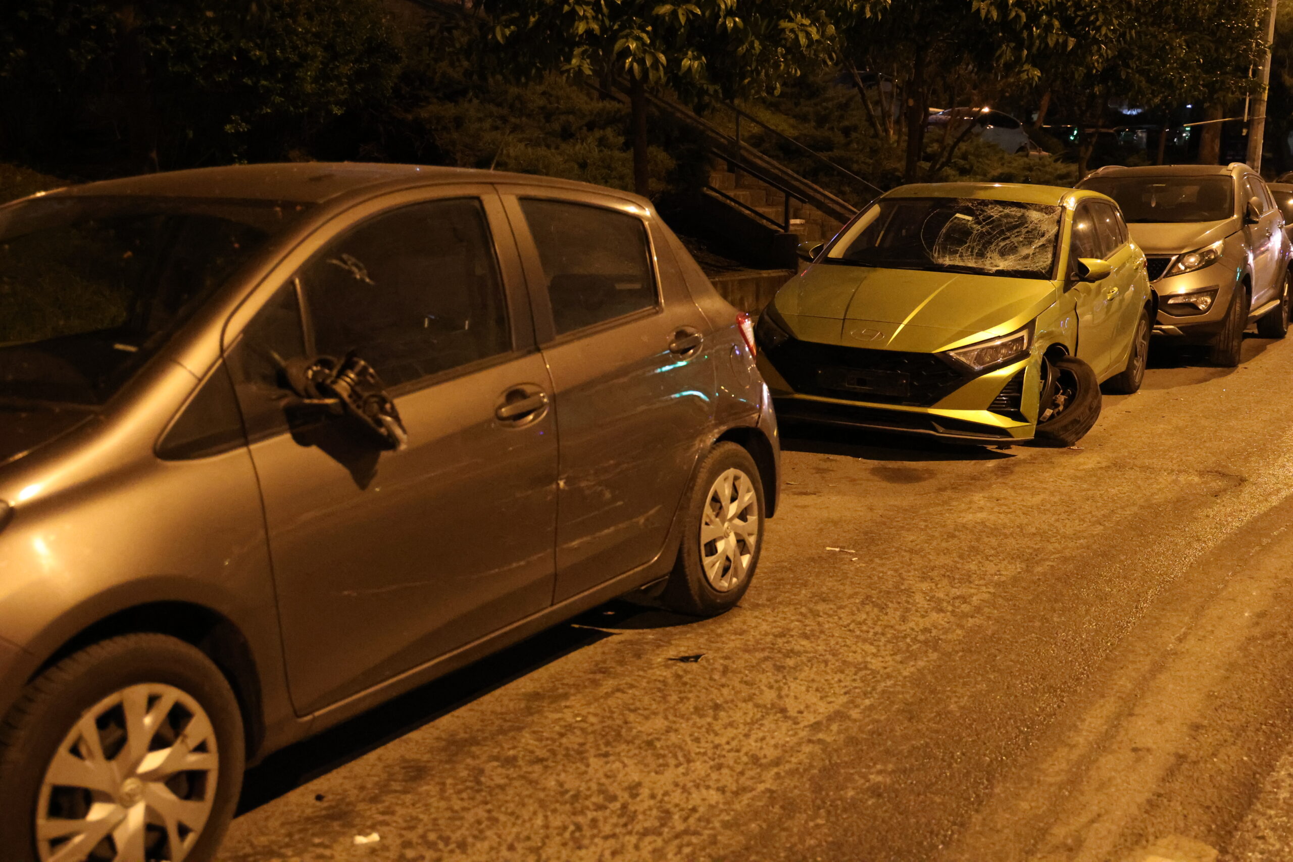 İzmir'de Korkunç Kaza: Karşı Yönde Giden Araç Motosiklet ve 5 Araca Çarptı