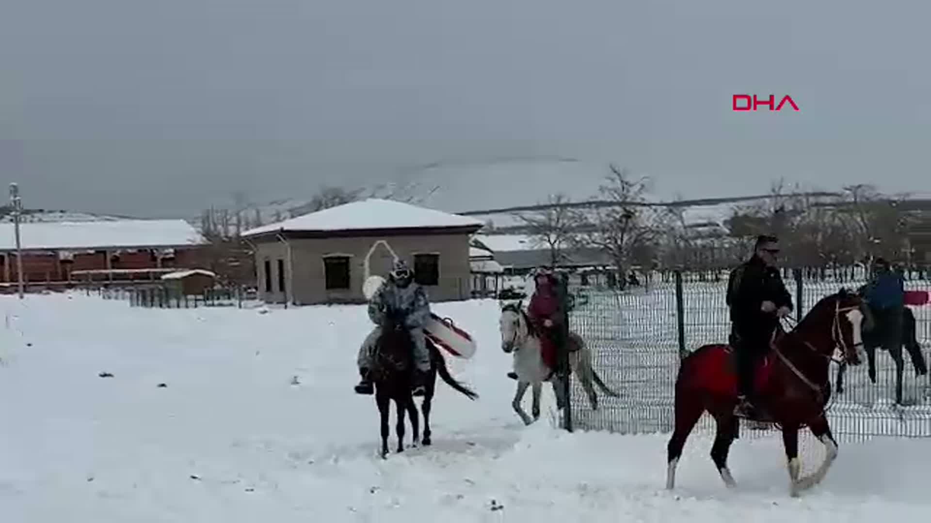 Erzincan'da Eşsiz Bir Macera: Safari ve Atlarla Snowboard Keyfi