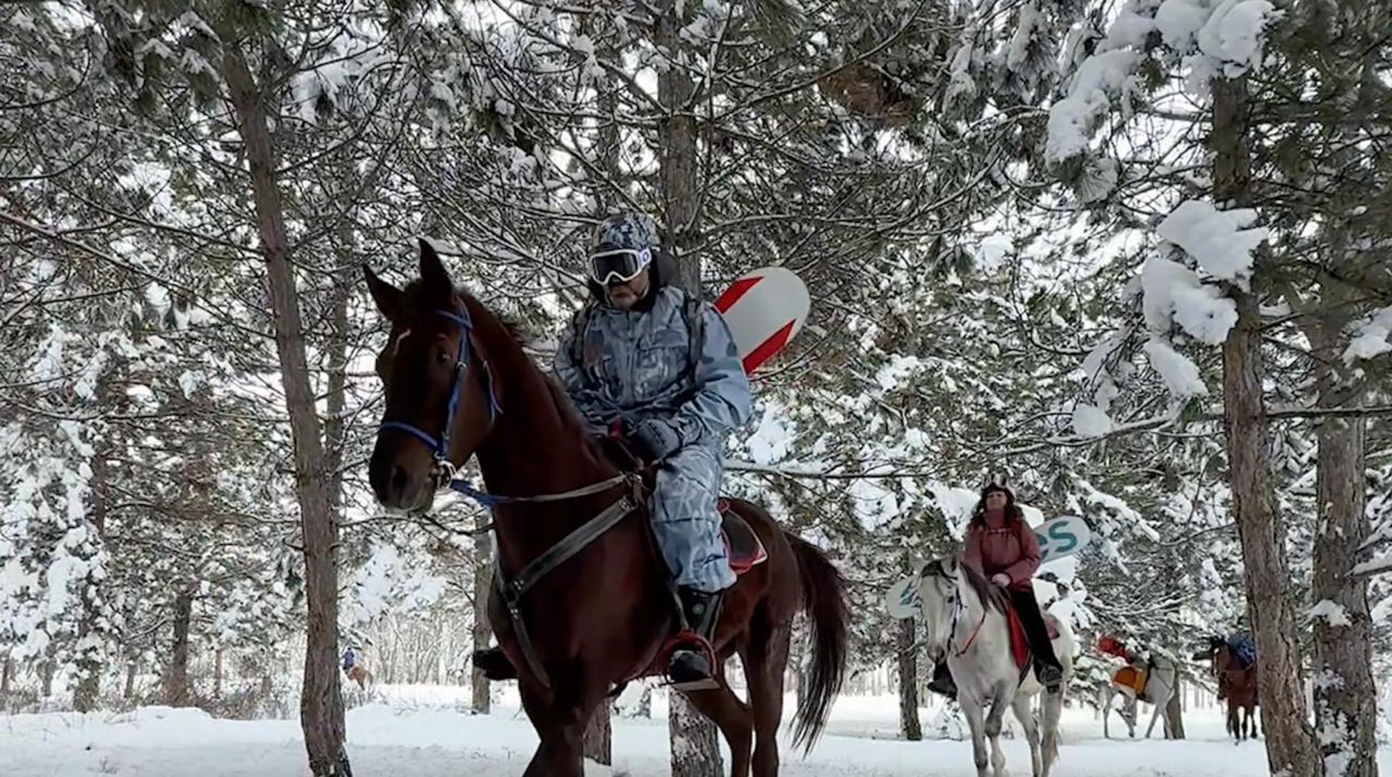 Karlı Arazide Safari ve Atlı Snowboard Keyfi
