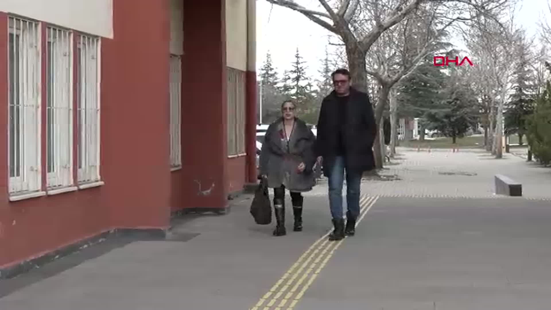 Kayseri'de 27 Yıl Evli Çift, Üniversitede Sıra Arkadaşlığı Yapıyor