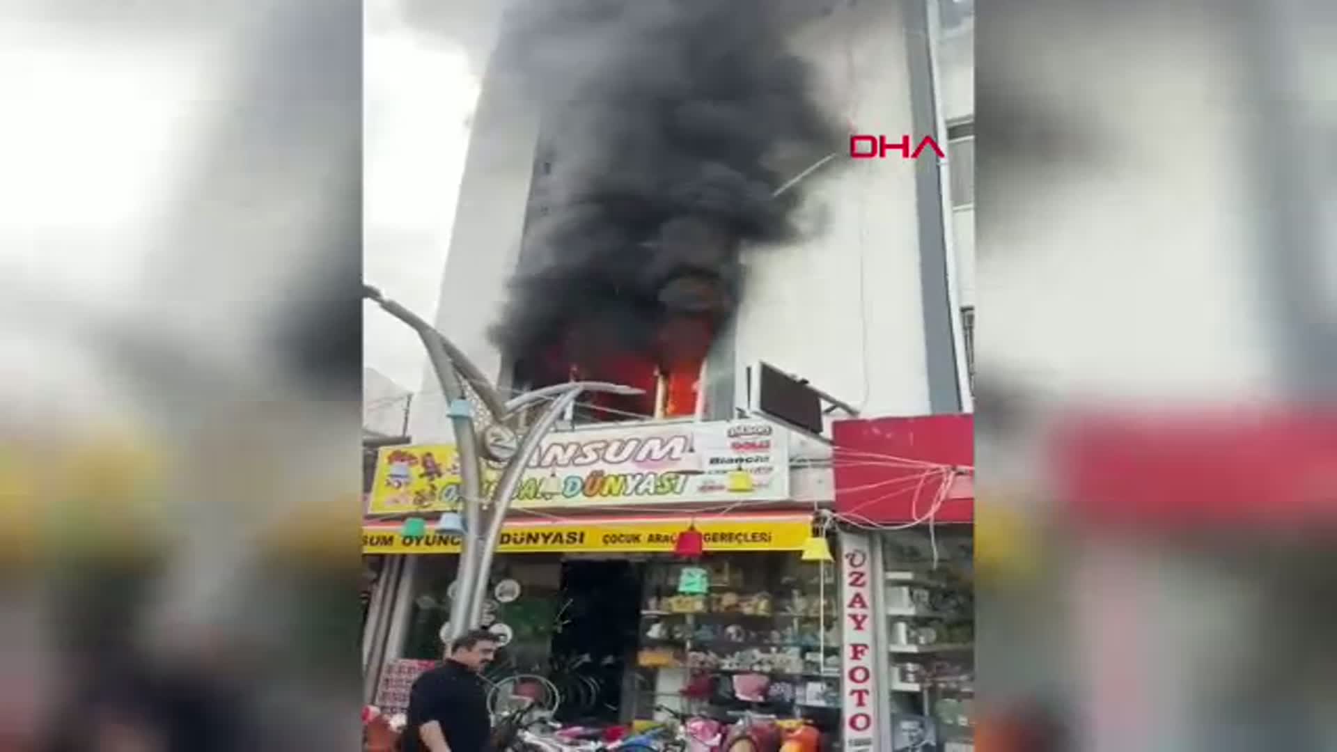 Hatay'da Oyuncak Dükkanı Yangınla Sarsıldı
