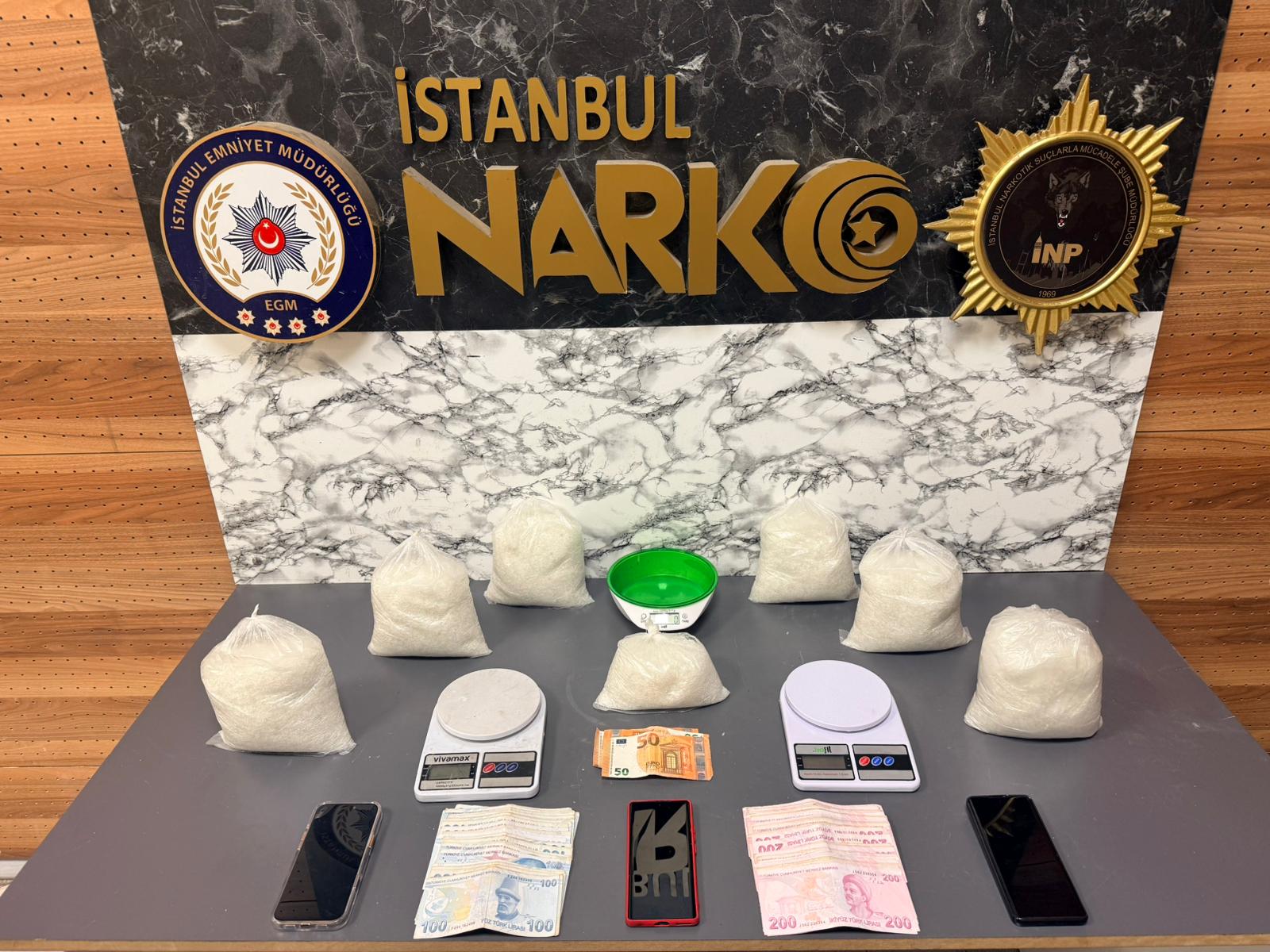 Fatih'te Uyuşturucu Operasyonu: 6 Kilo Metamfetamin Ele Geçirildi