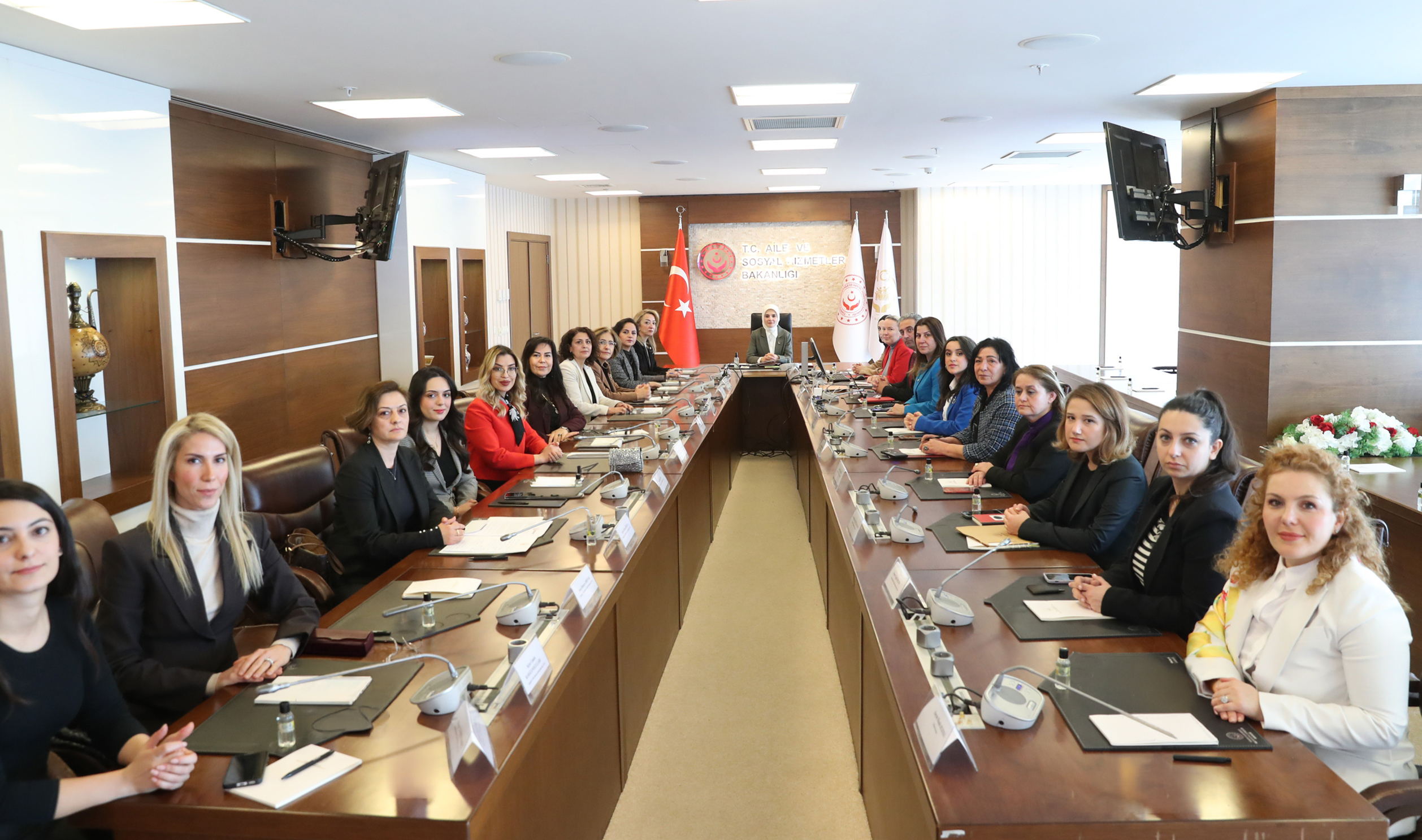 Bakan Göktaş, Baroların Kadın ve Çocuk Hakları Temsilcileriyle Kritik Görüşme Gerçekleştirdi