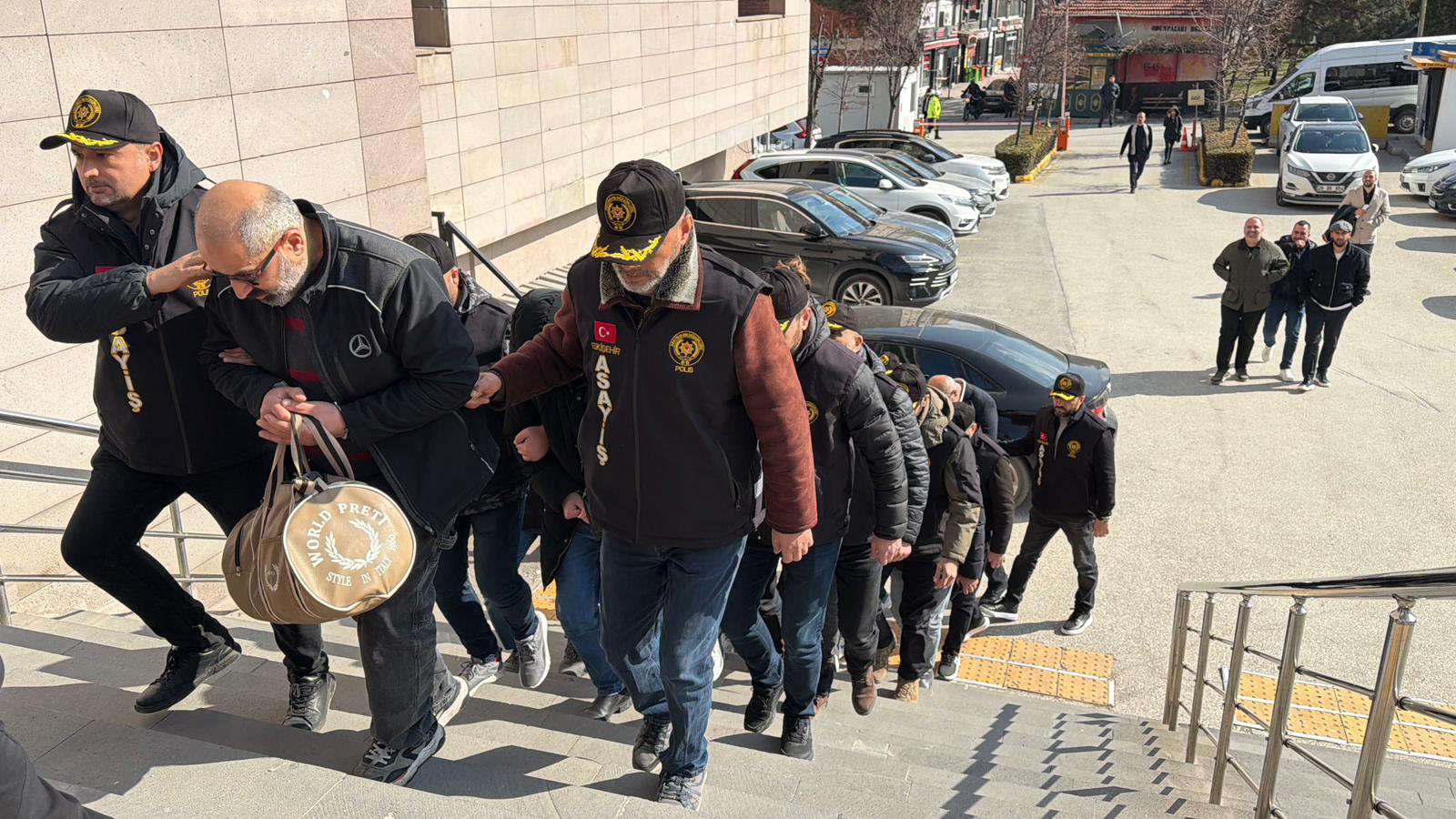 Eskişehir'de Oto Hırsızlığı Operasyonu: 11 Gözaltı ve Çok Sayıda Ele Geçirme