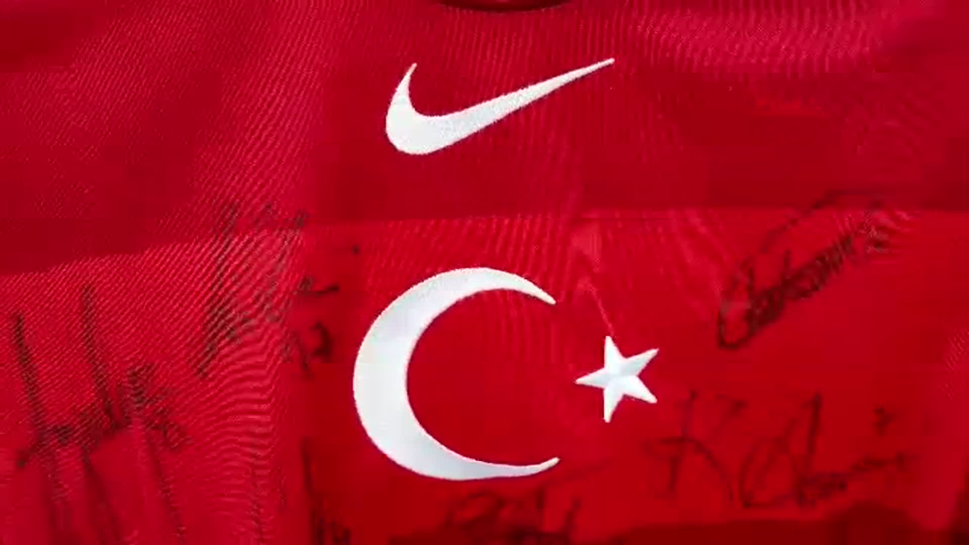 A Milli Takım Forması ile DMD Hastası Rahmi Kerem’e Destek
