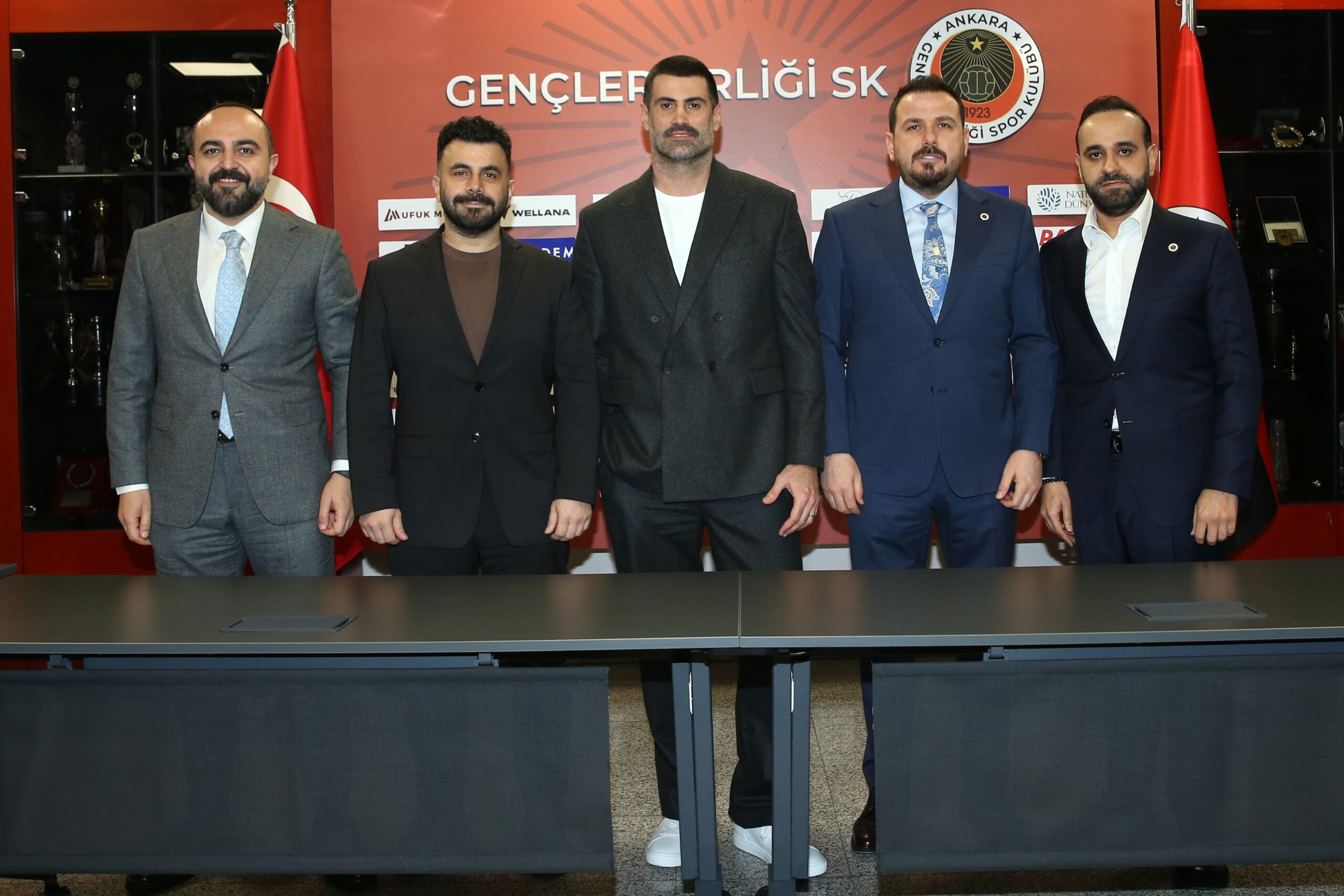 Natura Dünyası Gençlerbirliği, Volkan Demirel ile Teknik Direktörlük Anlaşması Sağladı