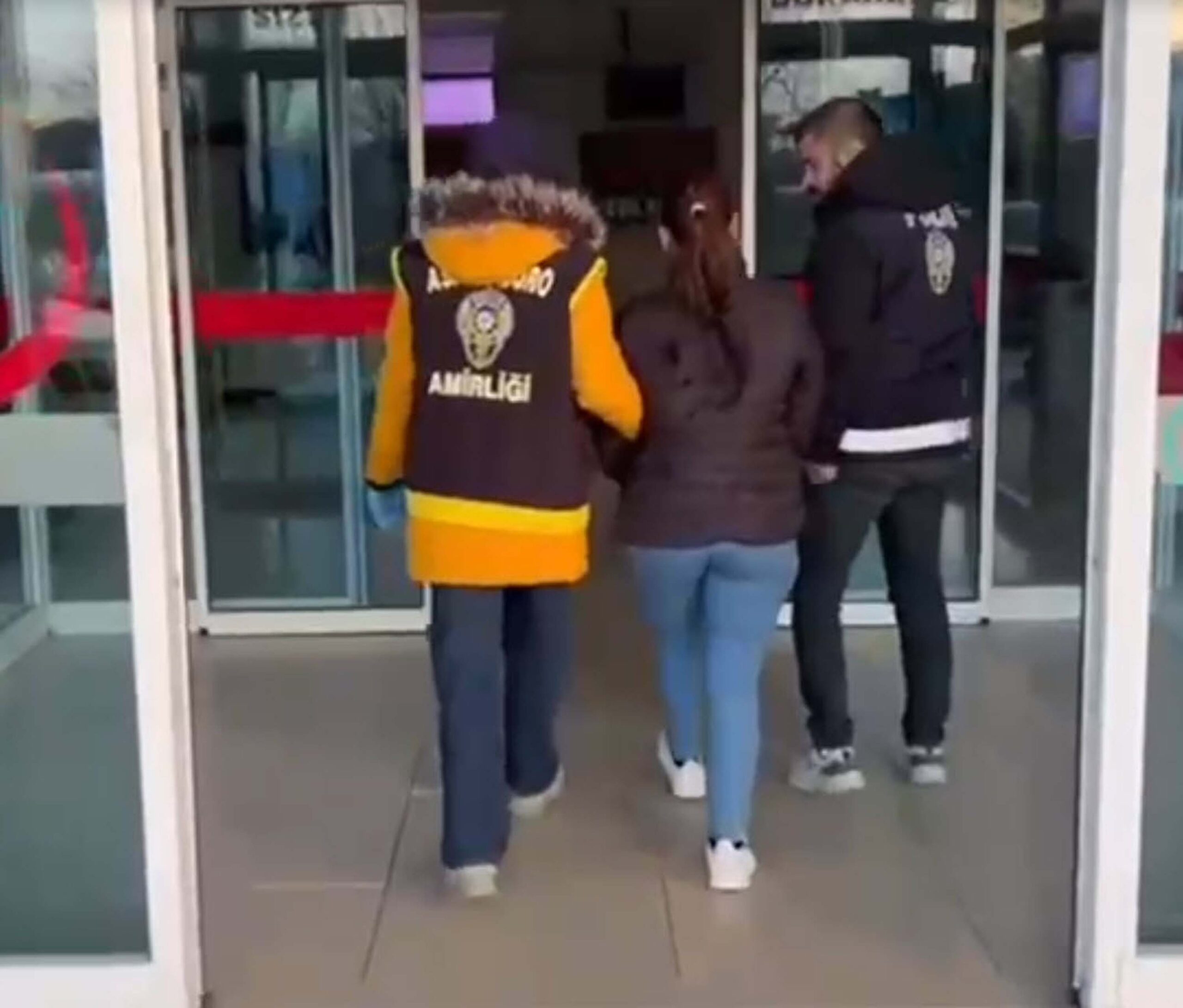 34 Yıl 11 Ay Hapis Cezası Olan Firari Kadın, Yatak Altındaki Gizli Bölmede Yakalandı