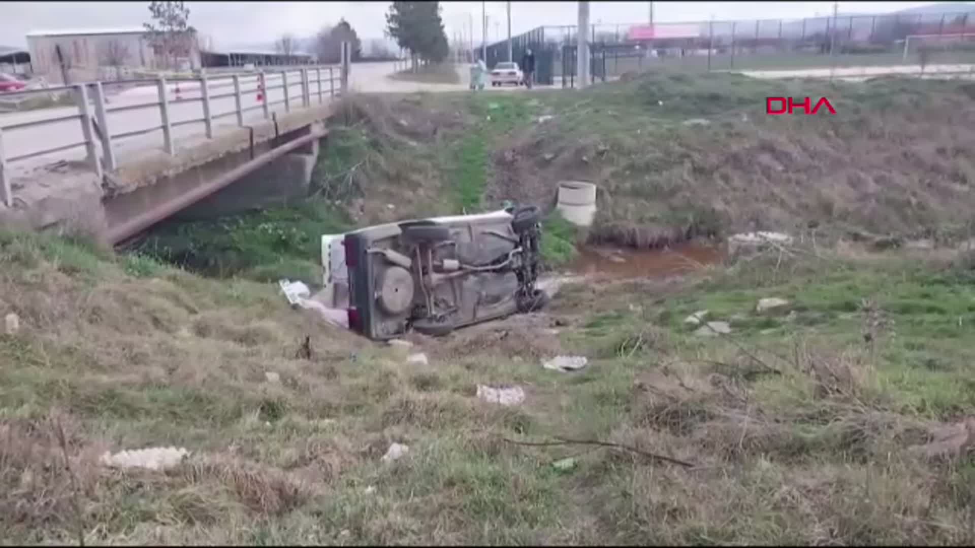 Kütahya'da Kazada Dereye Uçan Otomobil, 3 Yaralı