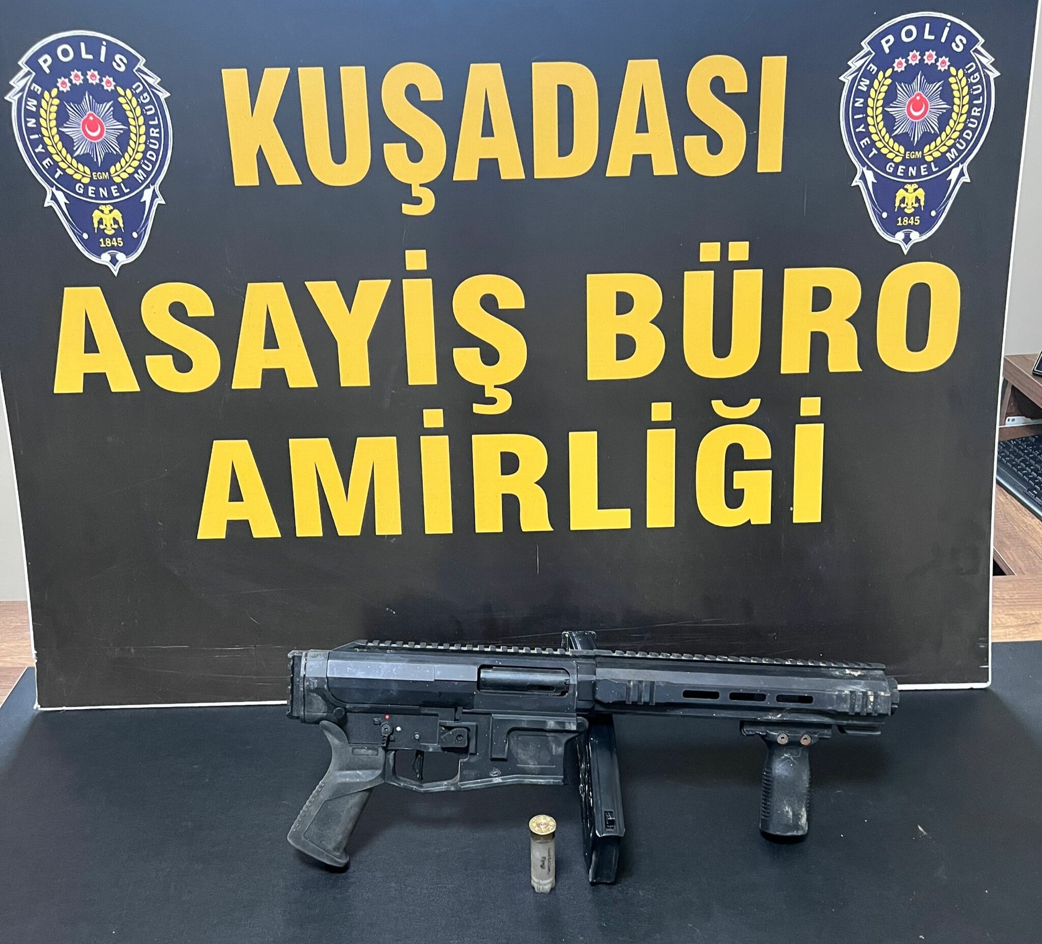 Kuşadası'nda Arkadaşını Pompalı Tüfekle Öldüren Şüpheli Tutuklandı