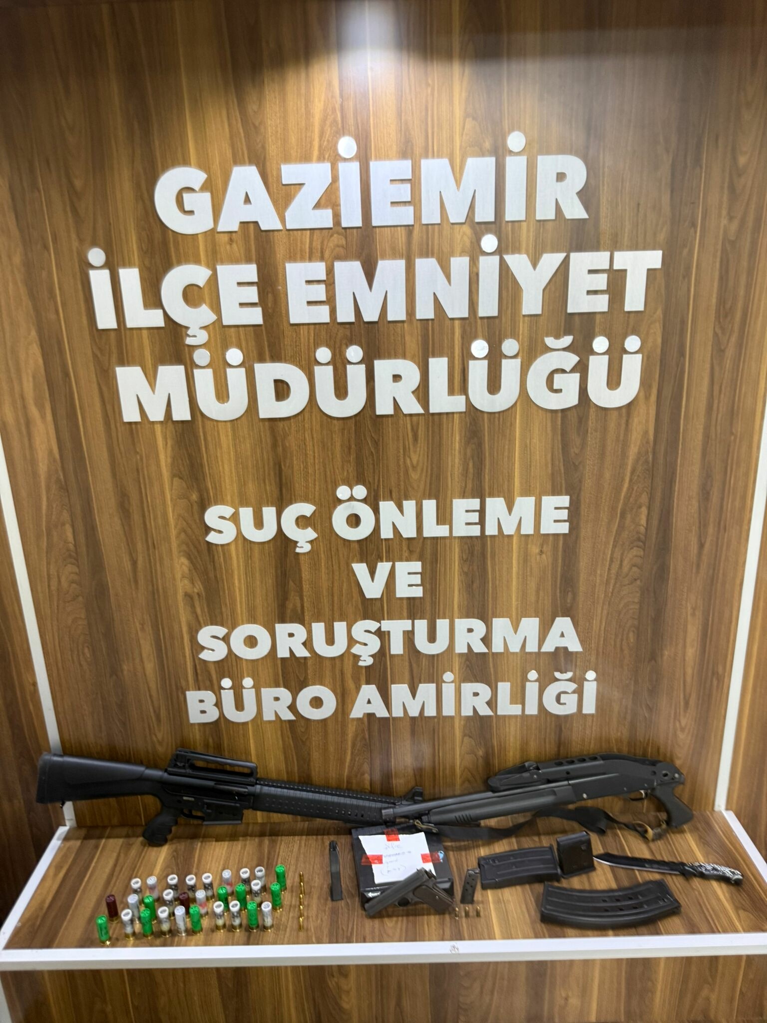 İzmir'de Darp ve Zorla Sözleşme İmzalatma Skandalı: 3 Gözaltı