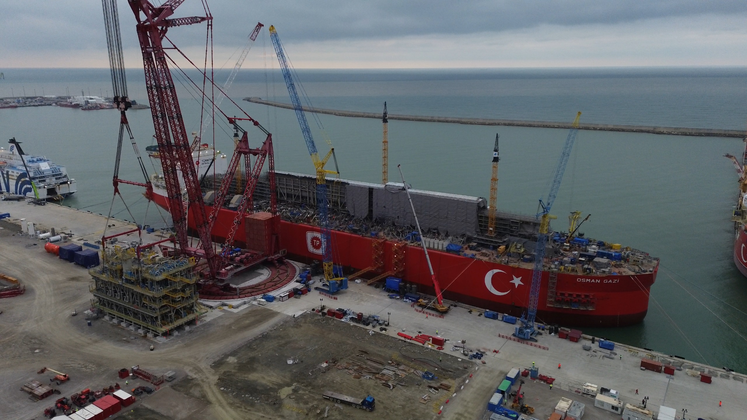 Osman Gazi Yüzer Üretim Platformuna 2,5 Tonluk MEG Modülü Entegre Edildi