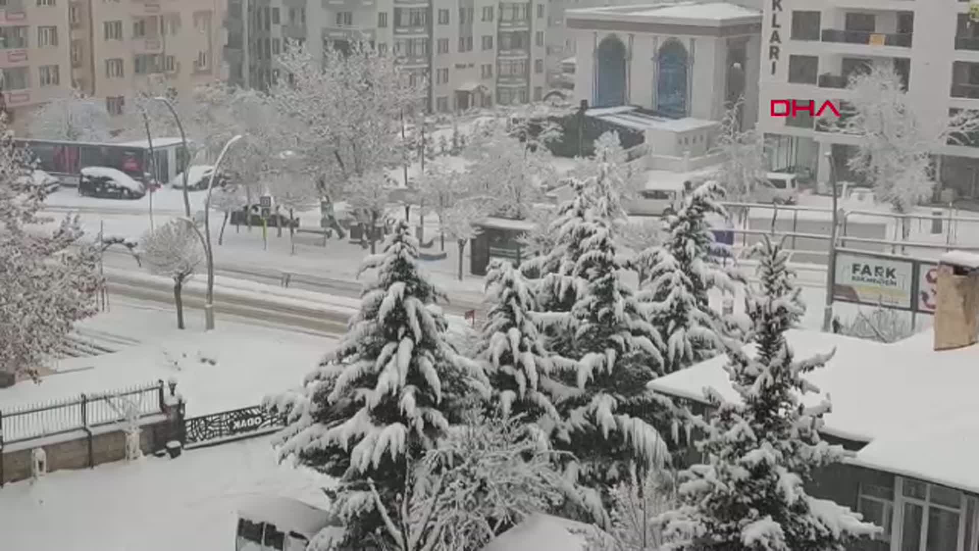 Van'da 143 Yerleşim Yeri Ulaşıma Kapandı