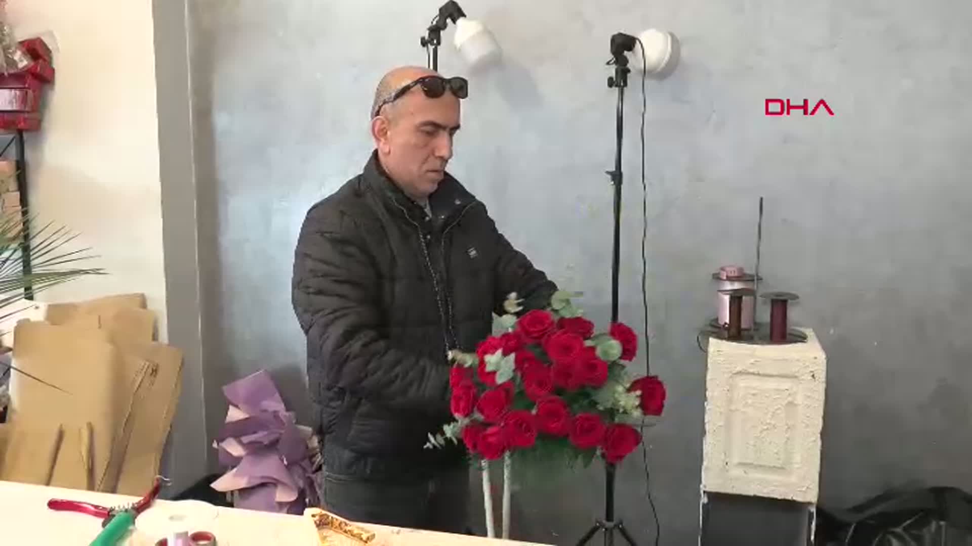 İzmir'de 8 Mart Dünya Kadınlar Günü İçin Kırmızı Karanfil Talebi Zirveye Çıkıyor