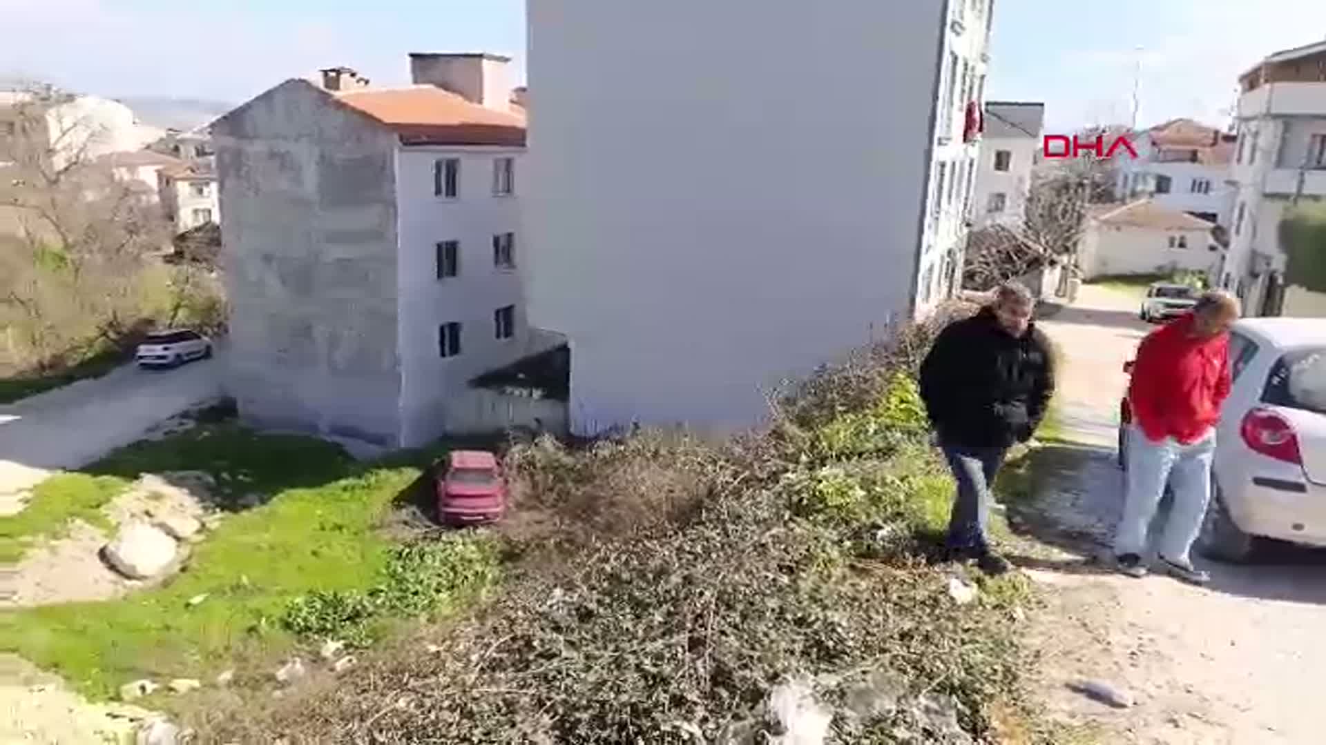 Bursa'da Freni Boşalan Otomobil Şarampole Uçtu, Baba ve Oğul Yaralandı