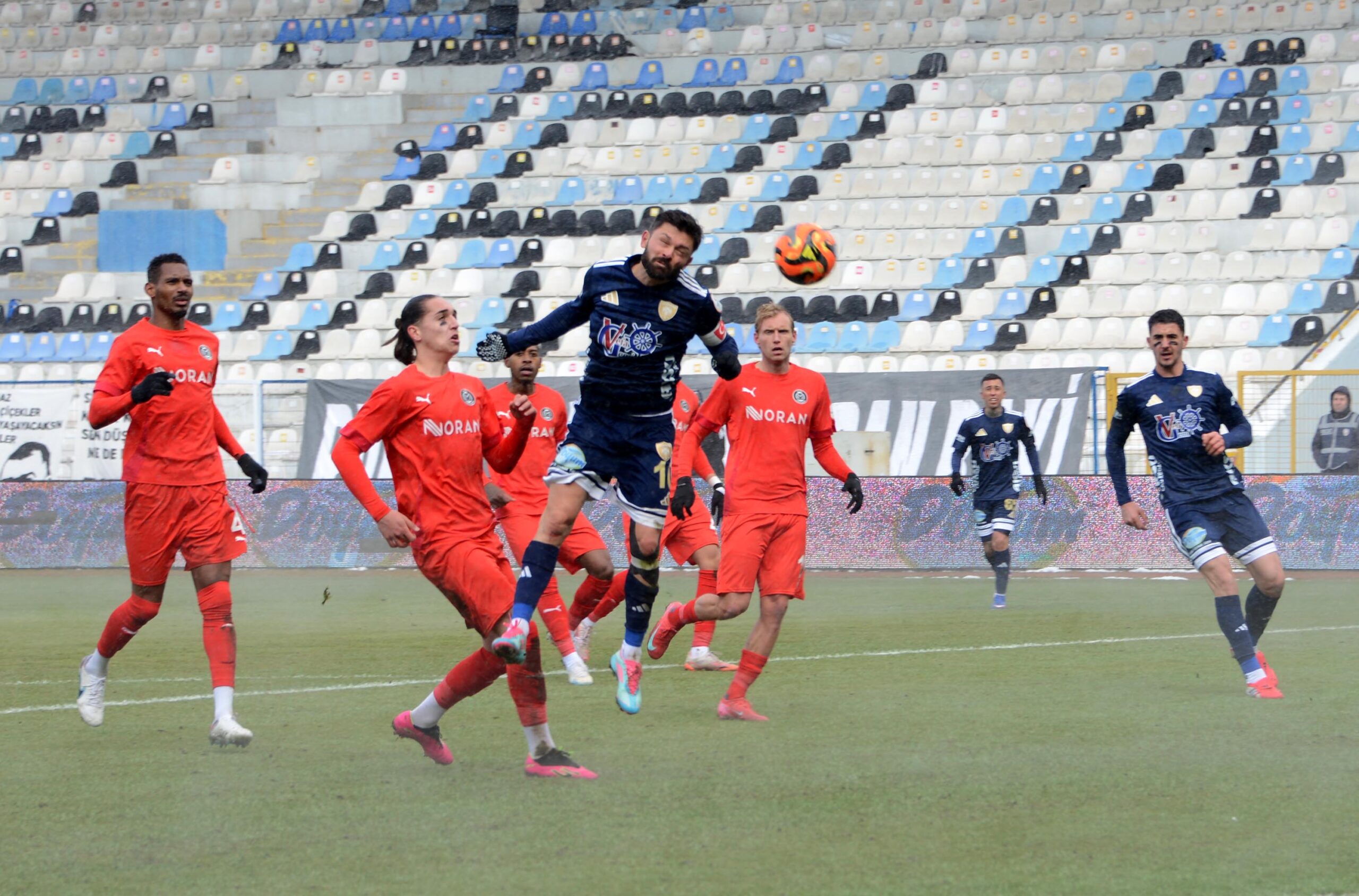 Erzurumspor'dan Tarihi Galibiyet: Manisa'yı 8-1 Yenerek Fark Attı