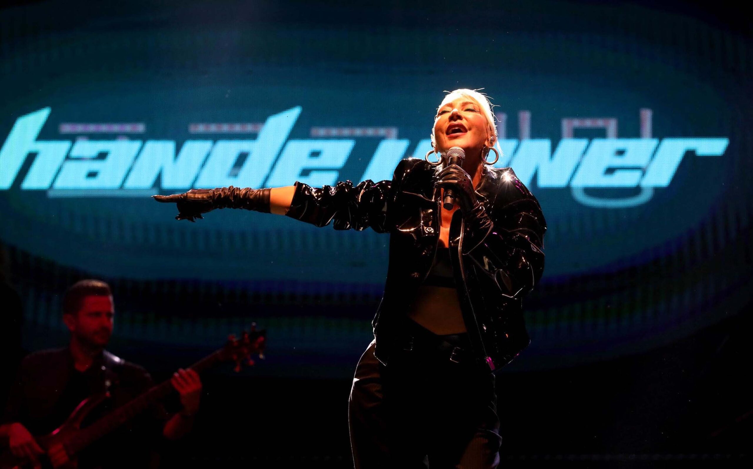 Hande Yener'e Cumhurbaşkanına Hakaret Soruşturması Başlatıldı