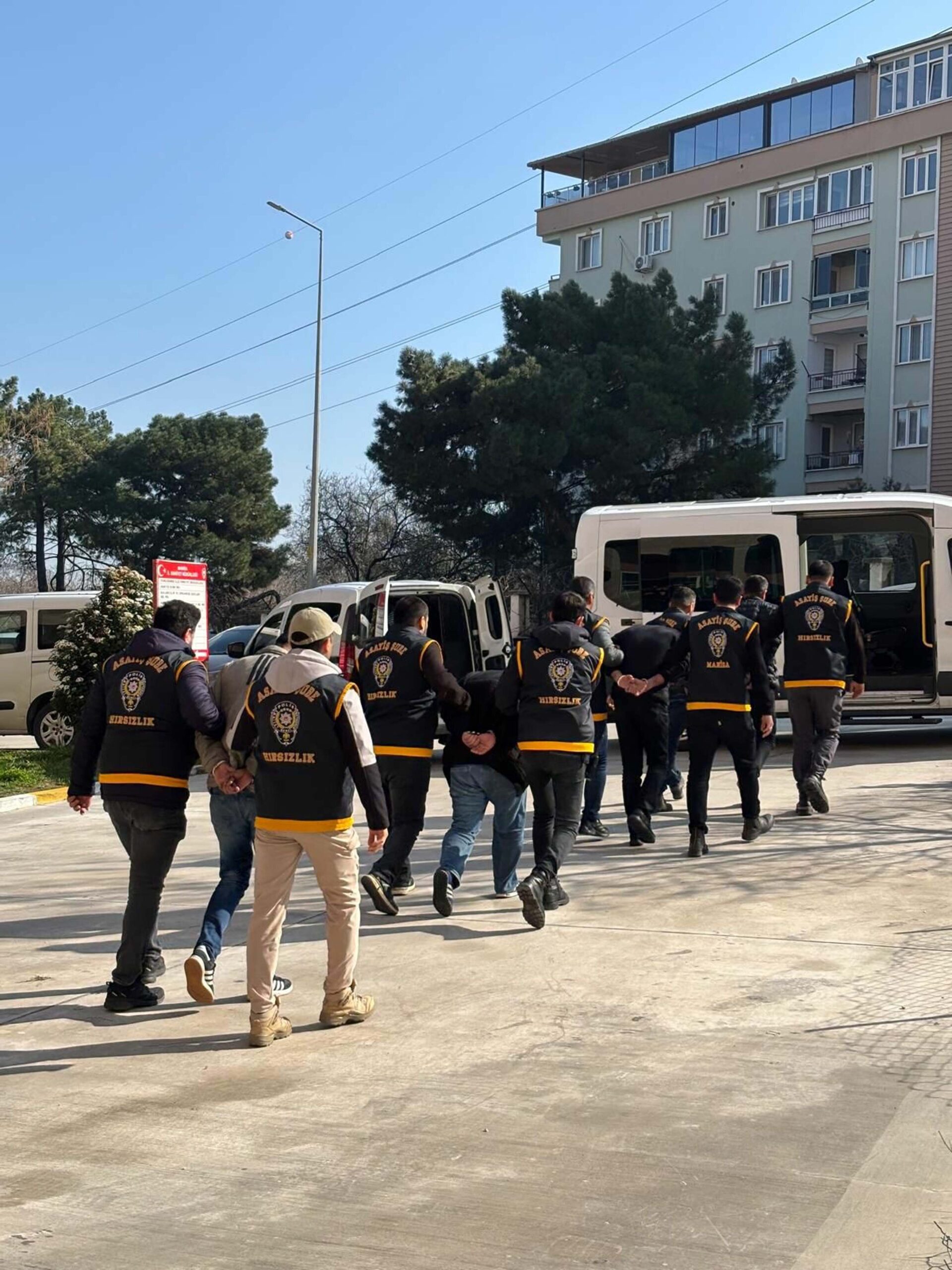 Maske Takıp Çelik Kasa Hırsızlığı Yapan 7 Şüpheli Tutuklandı