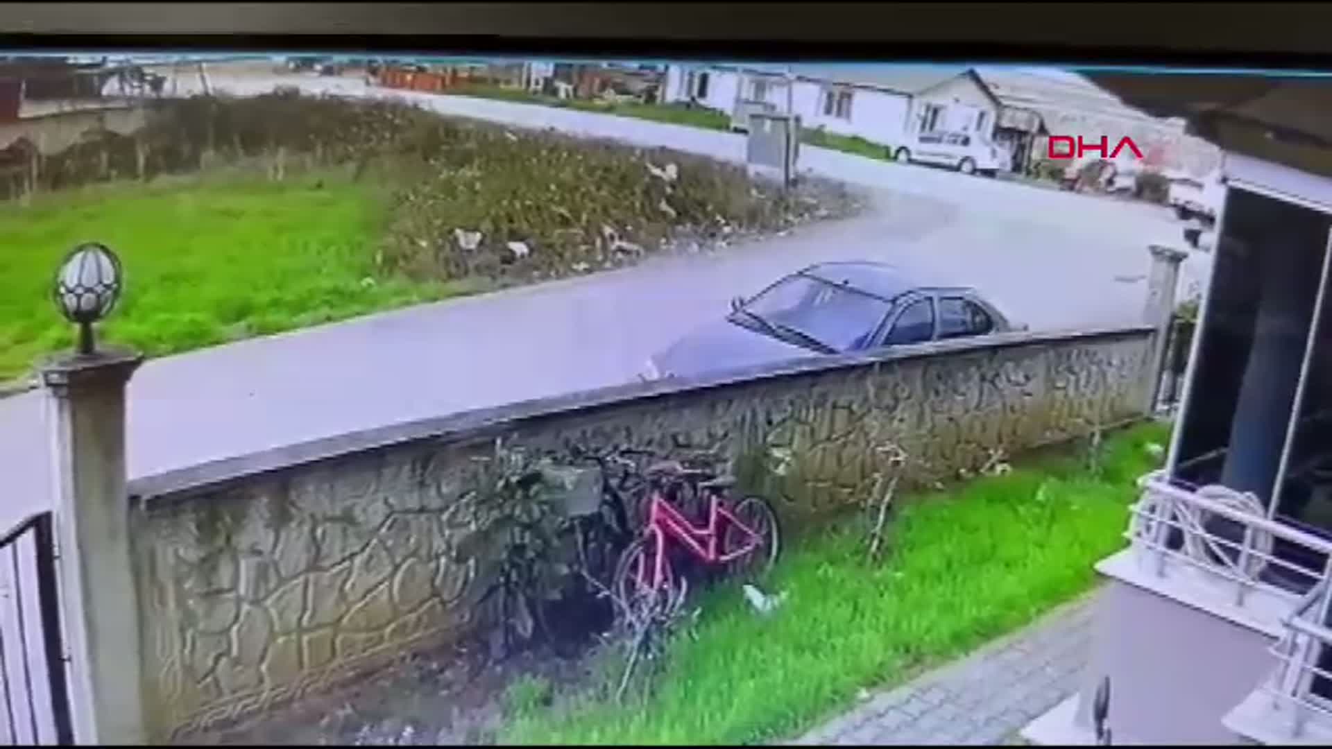 İznik'te Motosiklet ve Kamyonet Çarpıştı: İki Yaralı