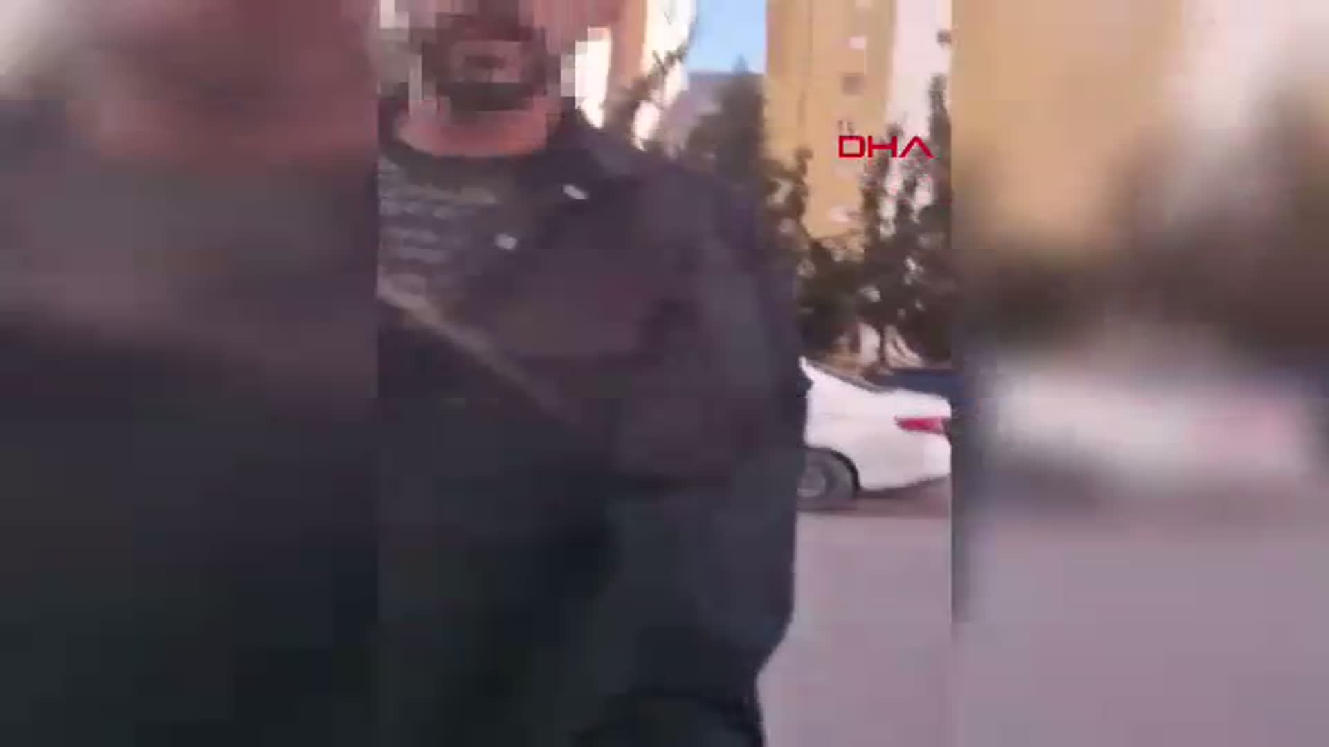 Adana'da Yol Verme Tartışması, Aileyi Hedef Aldı: O Anlar Kamerada