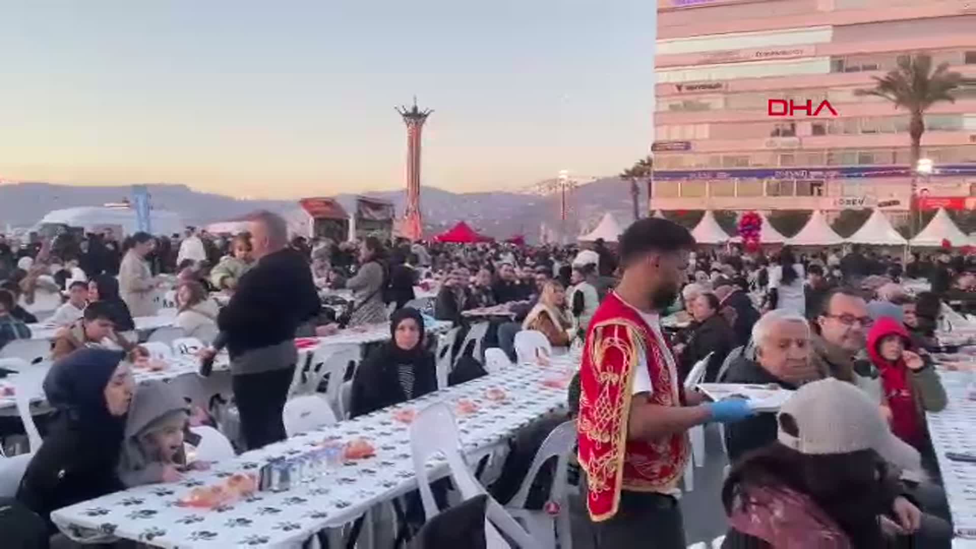 TÜGVA İzmir'de Büyük Aile İftarı ve Ramazan Şenliği Düzenledi