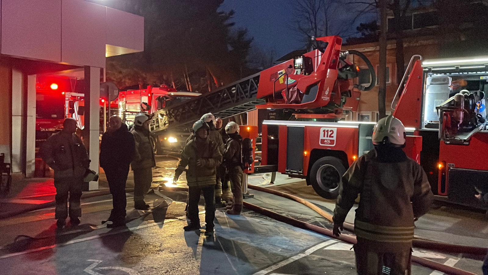İstanbul Sarıyer'de Baltalimanı Kemik Hastanesi'nde Yangın Kontrol Altına Alındı