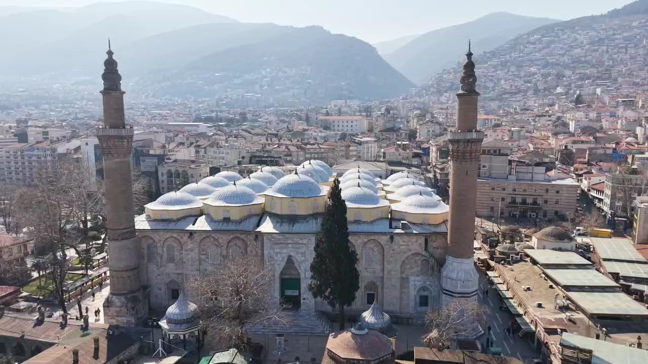 Ulu Cami'de 'Zekat Berekettir' Mahyası Asıldı