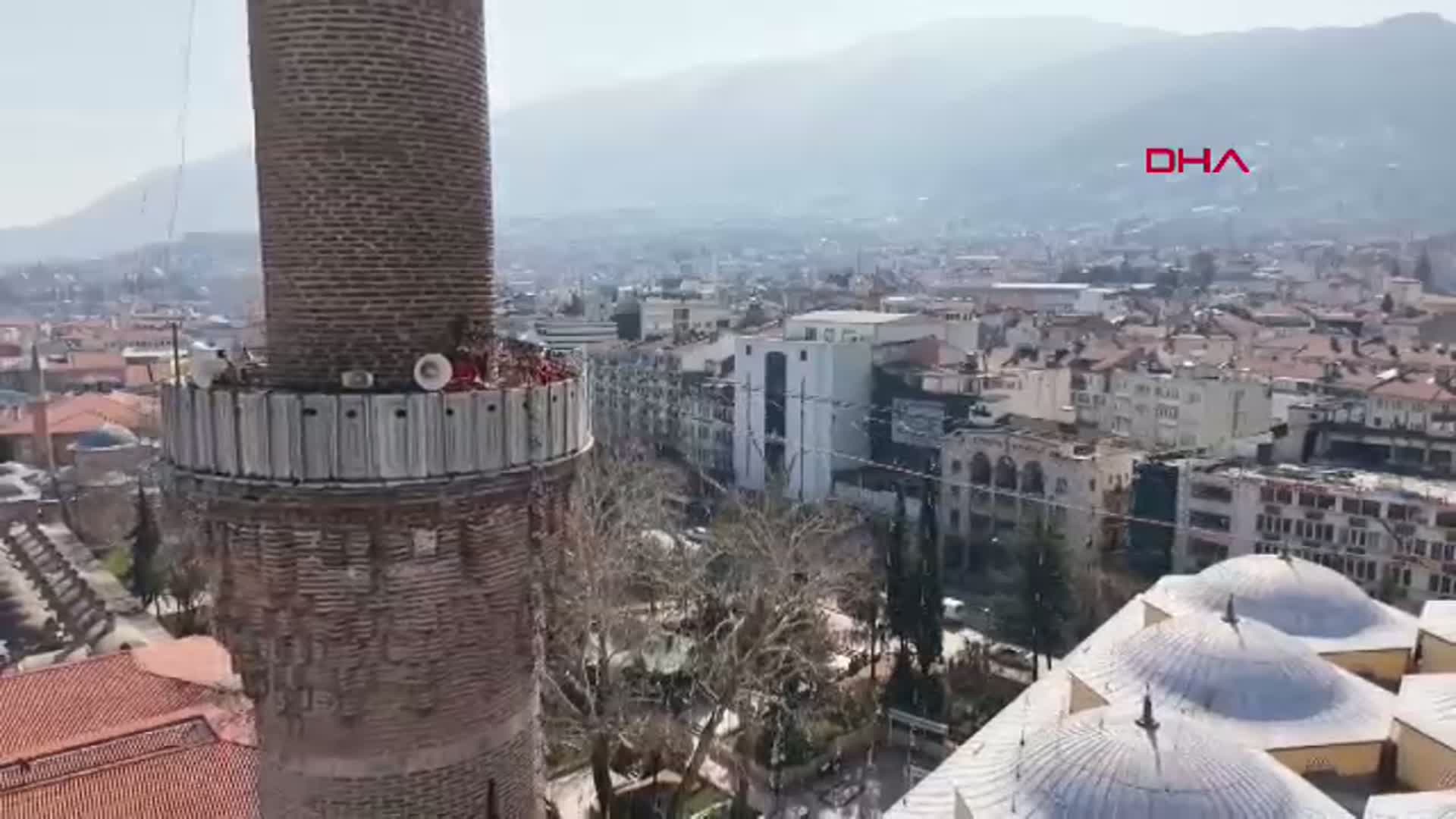 Bursa'nın Ulu Cami'sine İkinci Mahya: 'Zekat Berekettir'
