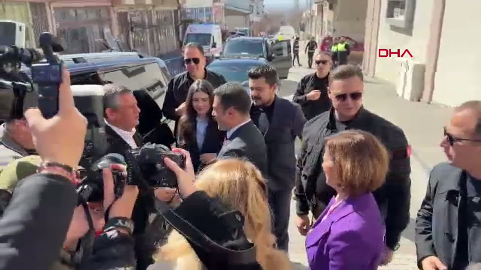 Özgür Özel: Emekli ve Esnafın Yüzü İktidarımızda Gülecek