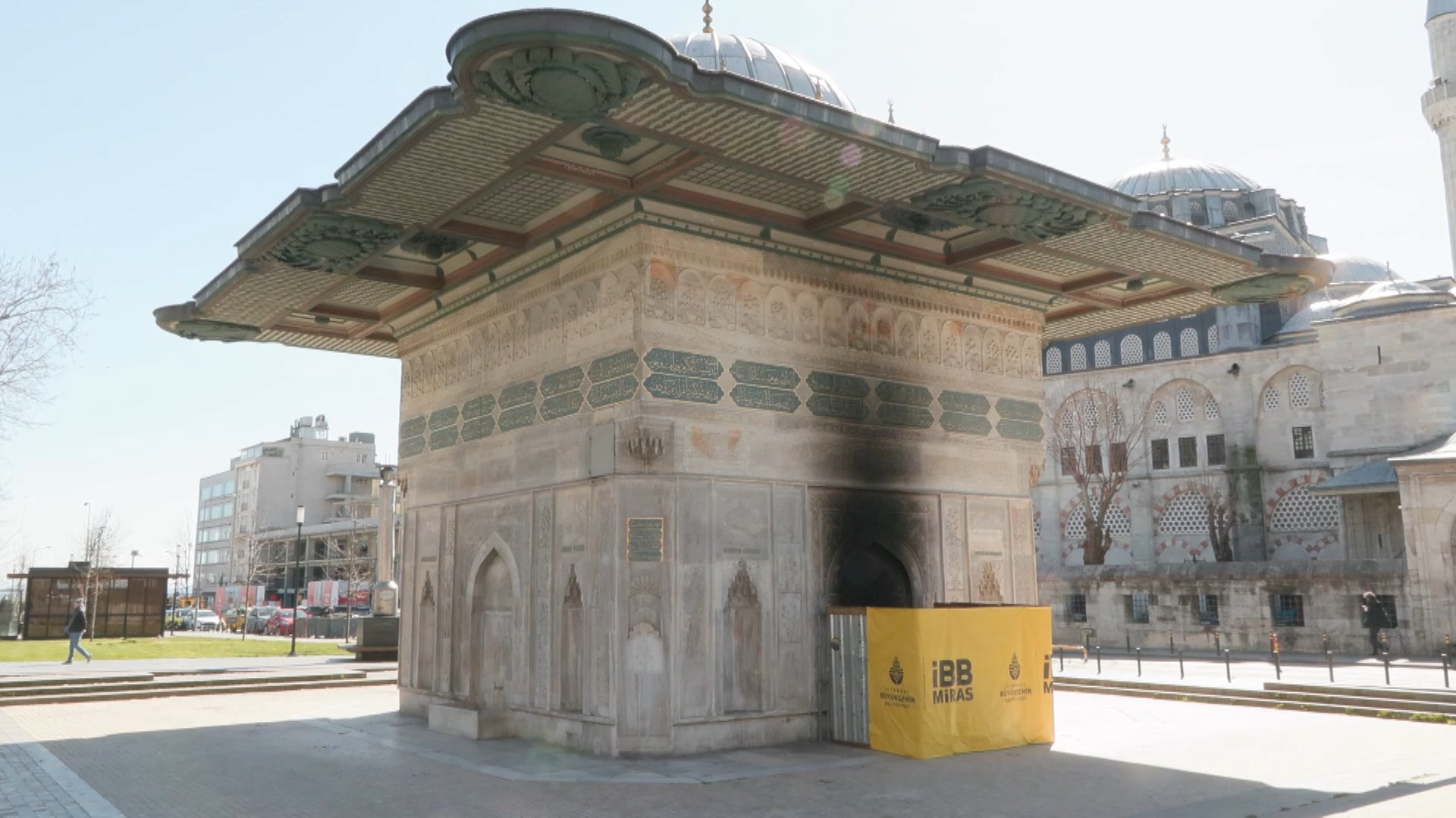 İstanbul'un Tarihi Tophane Çeşmesi Ateşten Zarar Gördü