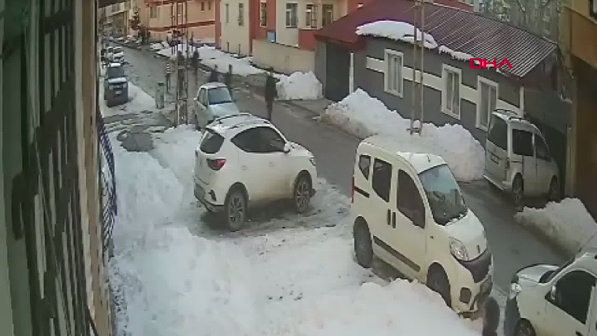 Kars'ta İftar Öncesi Sokak Kavgası: İki Yaralı