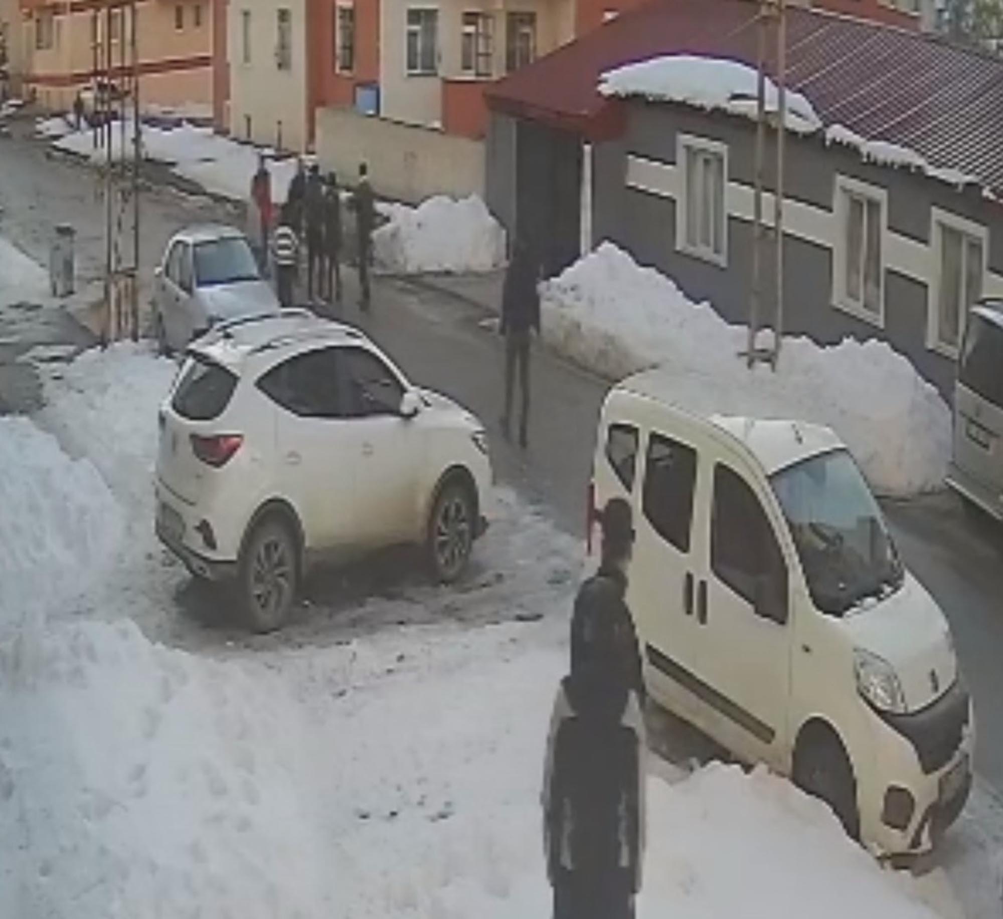 Kars'ta İftar Öncesi Sokak Kavgası: 2 Yaralı