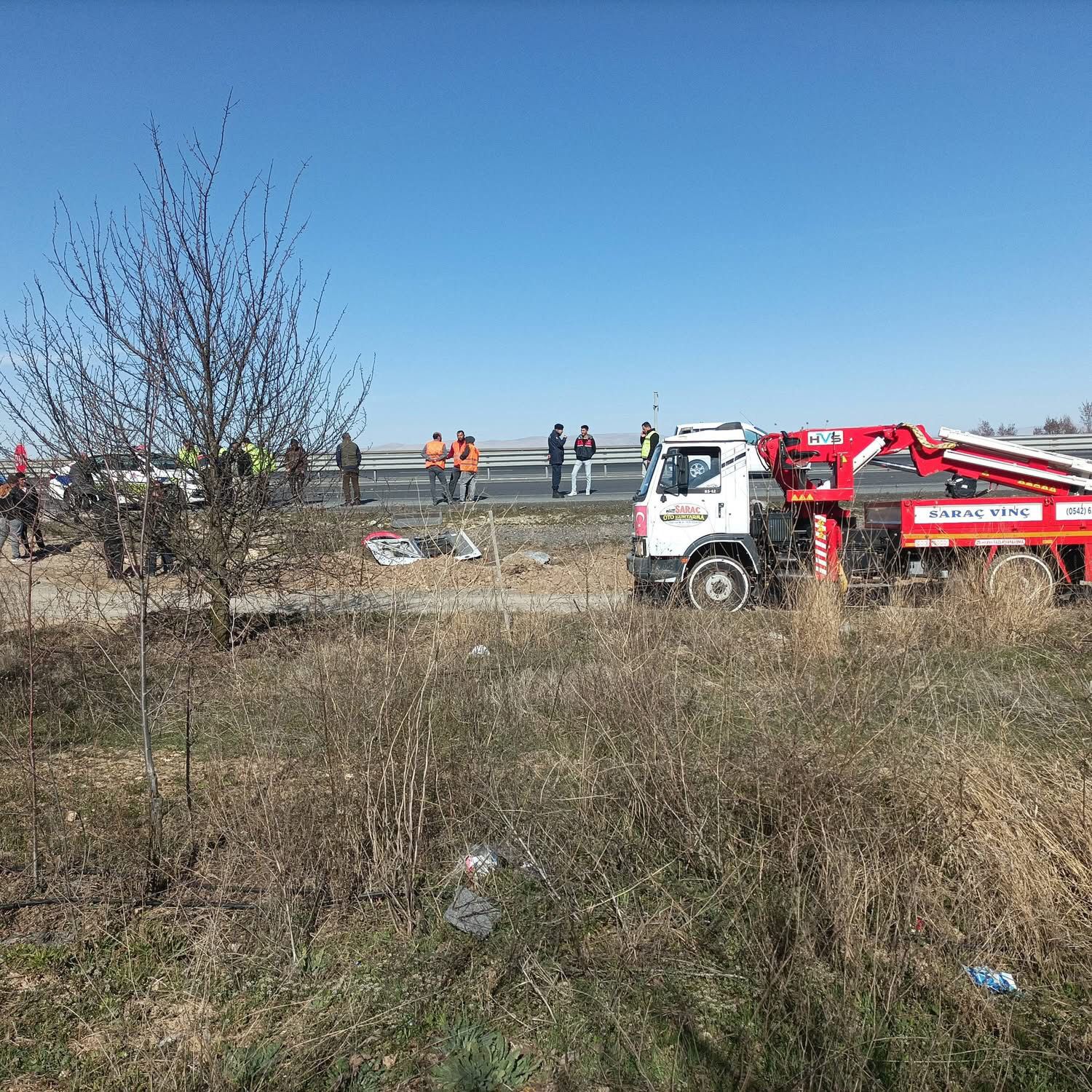 Afyonkarahisar'da Yolcu İndiren Minibüse TIR Çarptı: 11 Yaralı