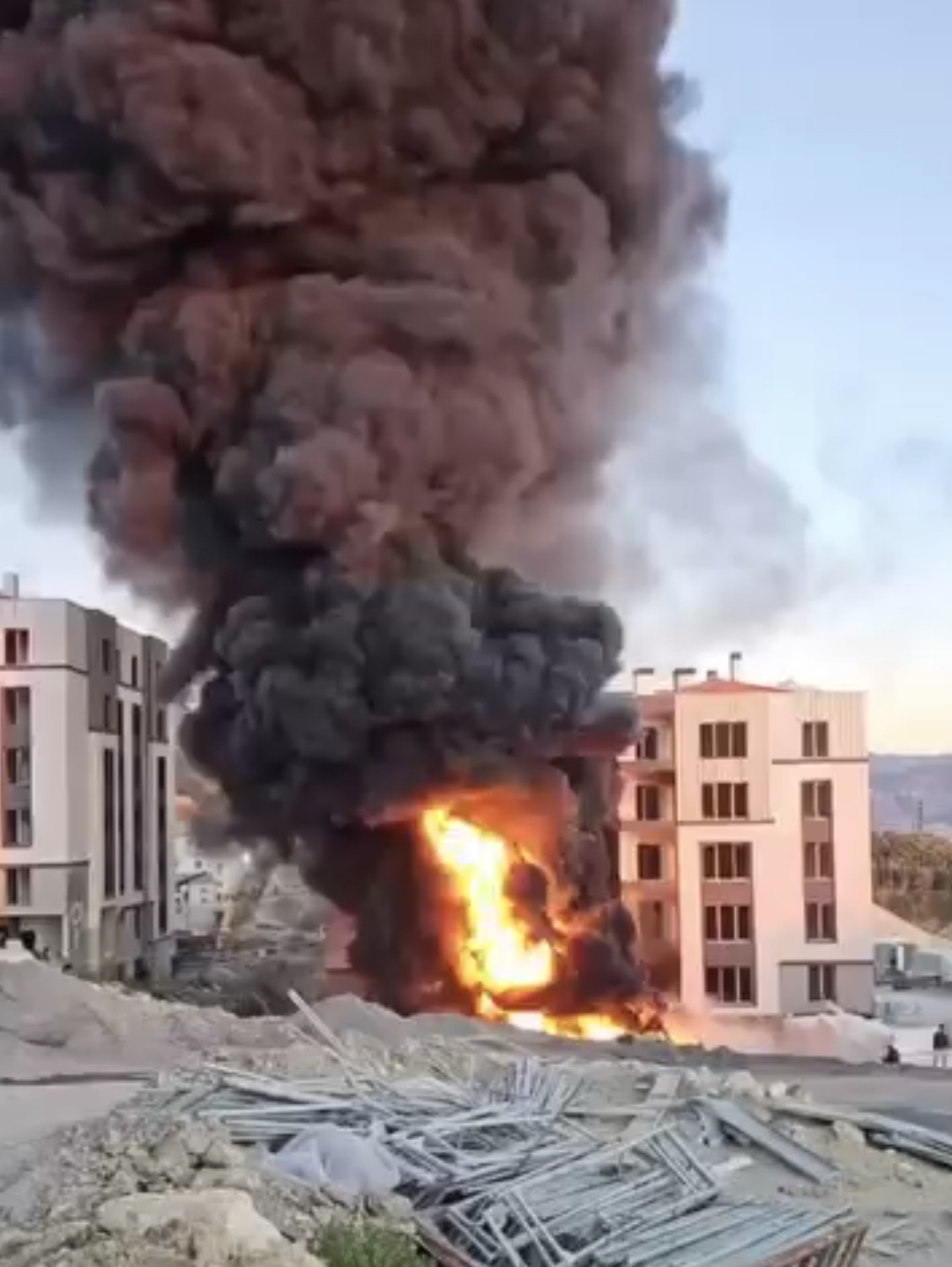 Hatay'da TOKİ Konutlarının Yakınında Yangın Paniği