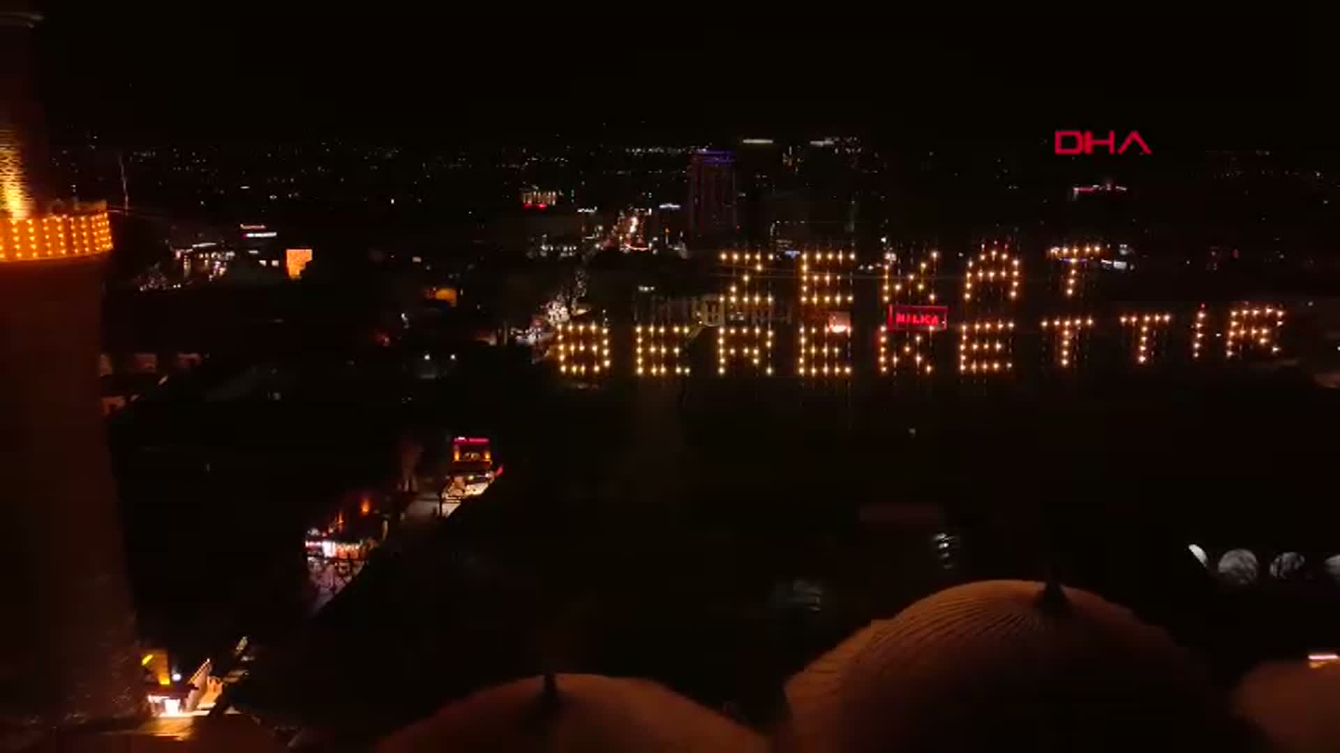 Bursa'daki Ulu Cami'ye Yeni Mahya: 'Zekat Berekettir'