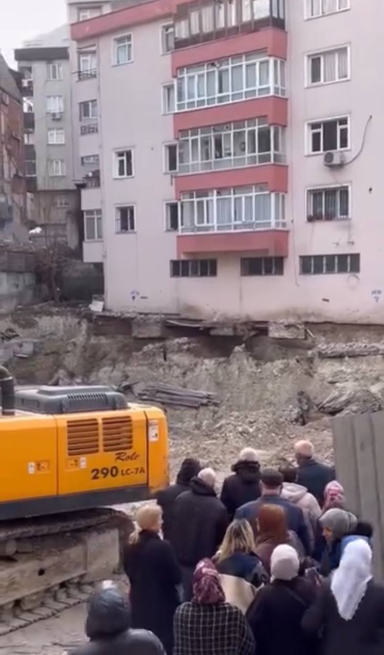 Bahçelievler'deki Temel Kayması: 4 Katlı Bina Tahliye Edildi