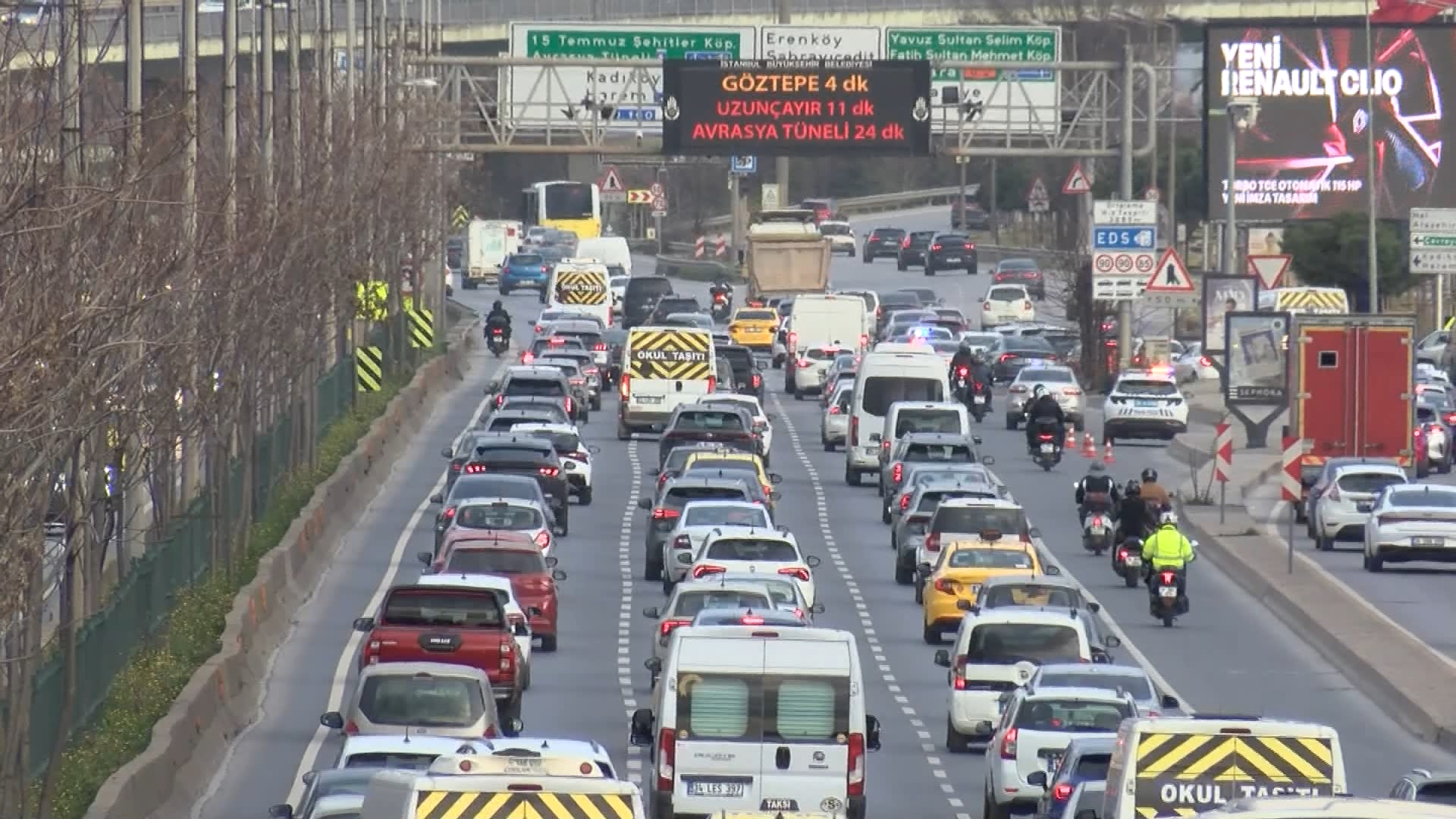 İstanbul'da İş Gününe Yoğun Trafik Başladı