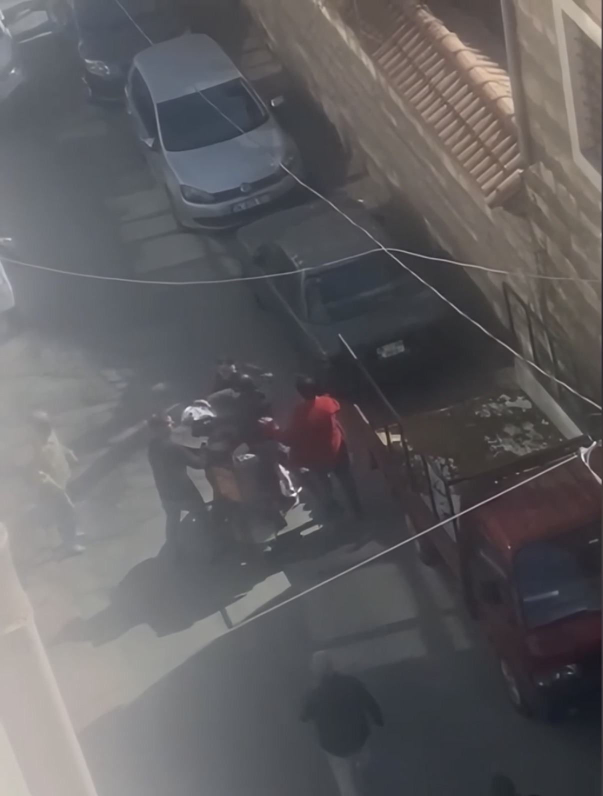 Kasımpaşa'da Motokurye ile Sürücü Arasındaki Kavga Güvenlik Kamerasına Yansıdı