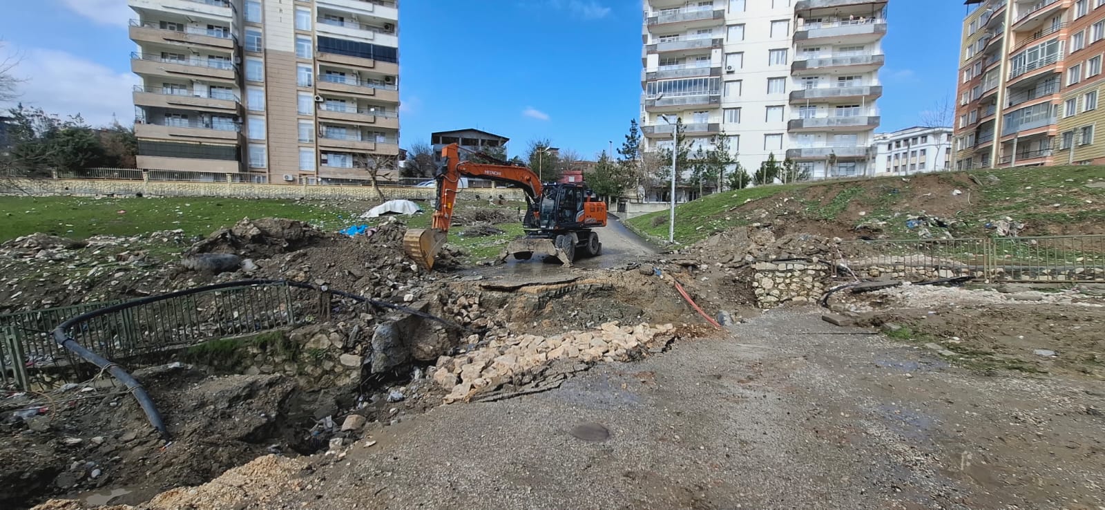 Şiddetli Yağışlar Menfez Köprüsünü Çöktürdü