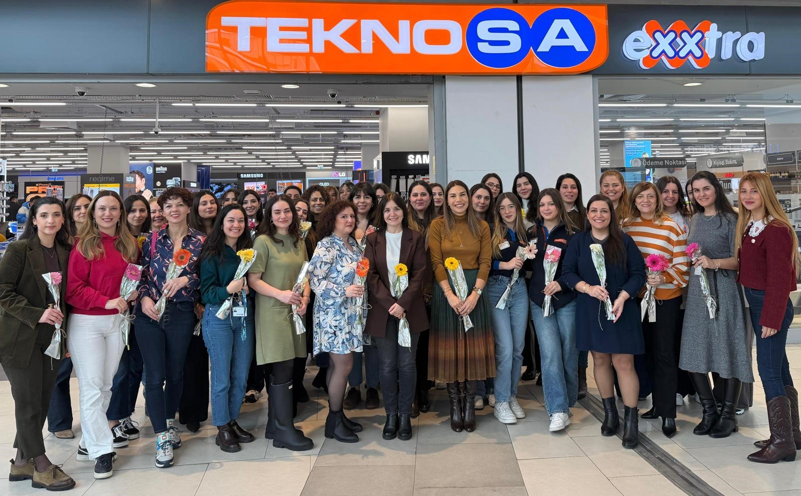 Teknosa, Dünya Kadınlar Günü'nü Kadın Çalışanlarıyla Coşkuyla Kutladı