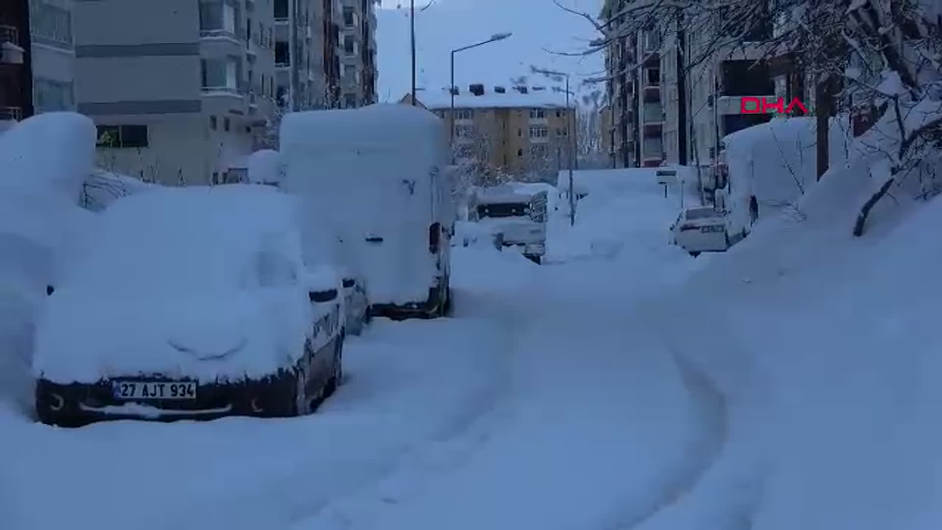 Bitlis'te Karla Mücadele Çalışmaları Hız Kesmeden Devam Ediyor