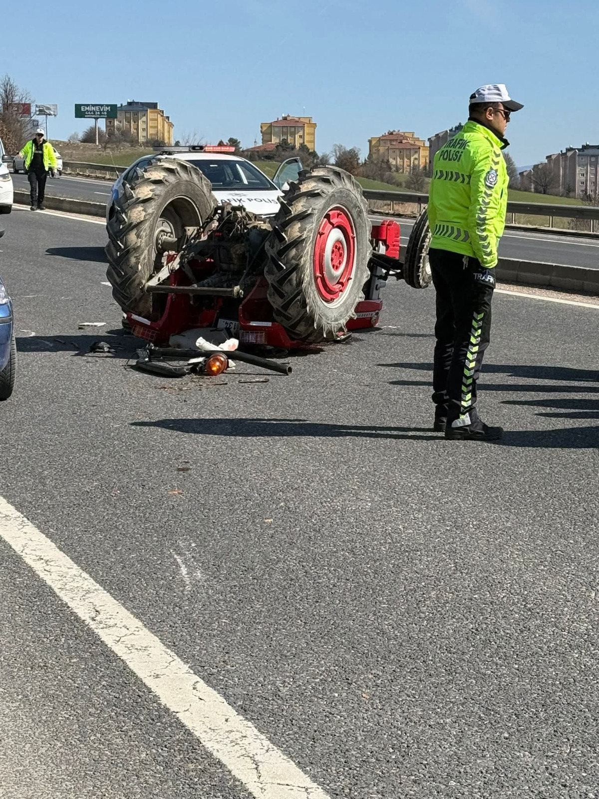 Bolu'da Traktör Devrildi: 24 Yaşındaki Sürücü Hayatını Kaybetti