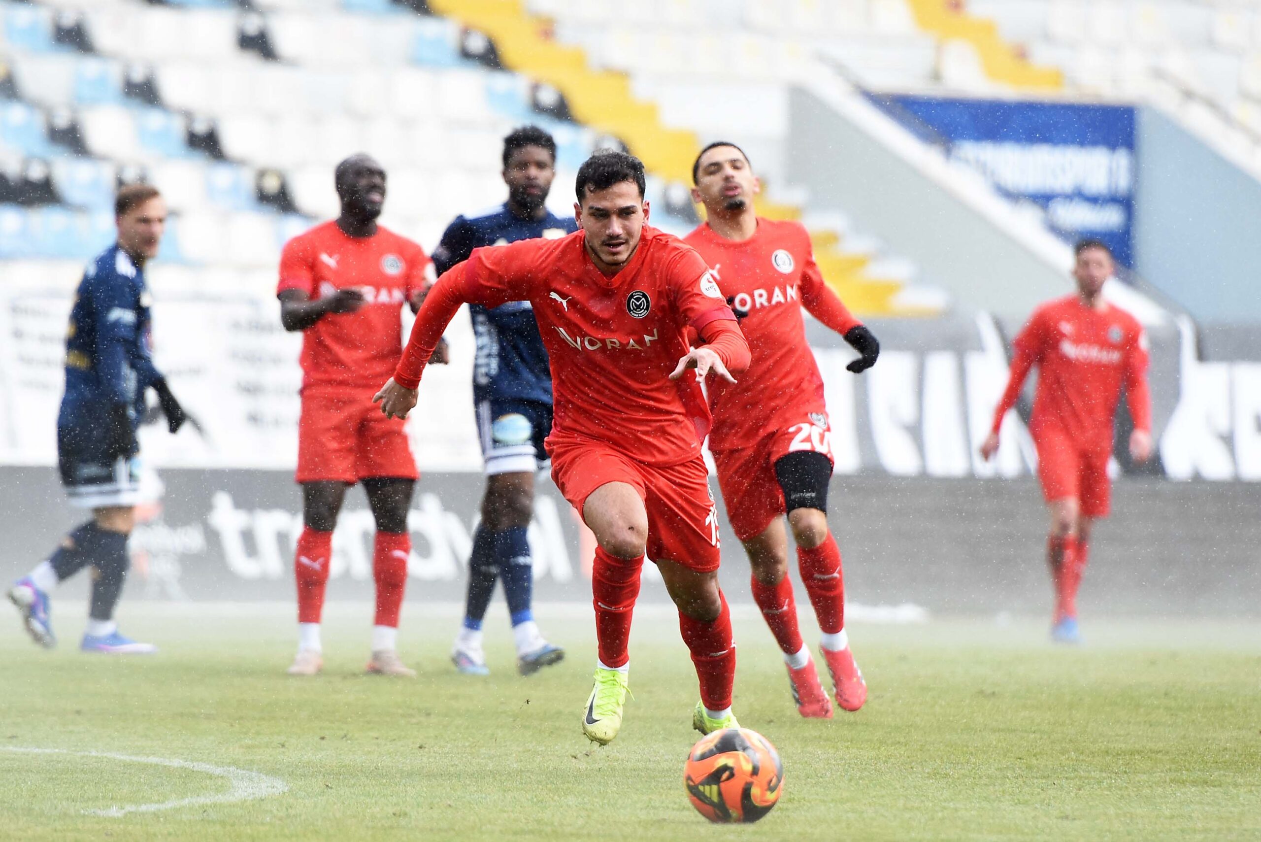 Manisa FK, Sarıyerspor'u Ağırlıyor