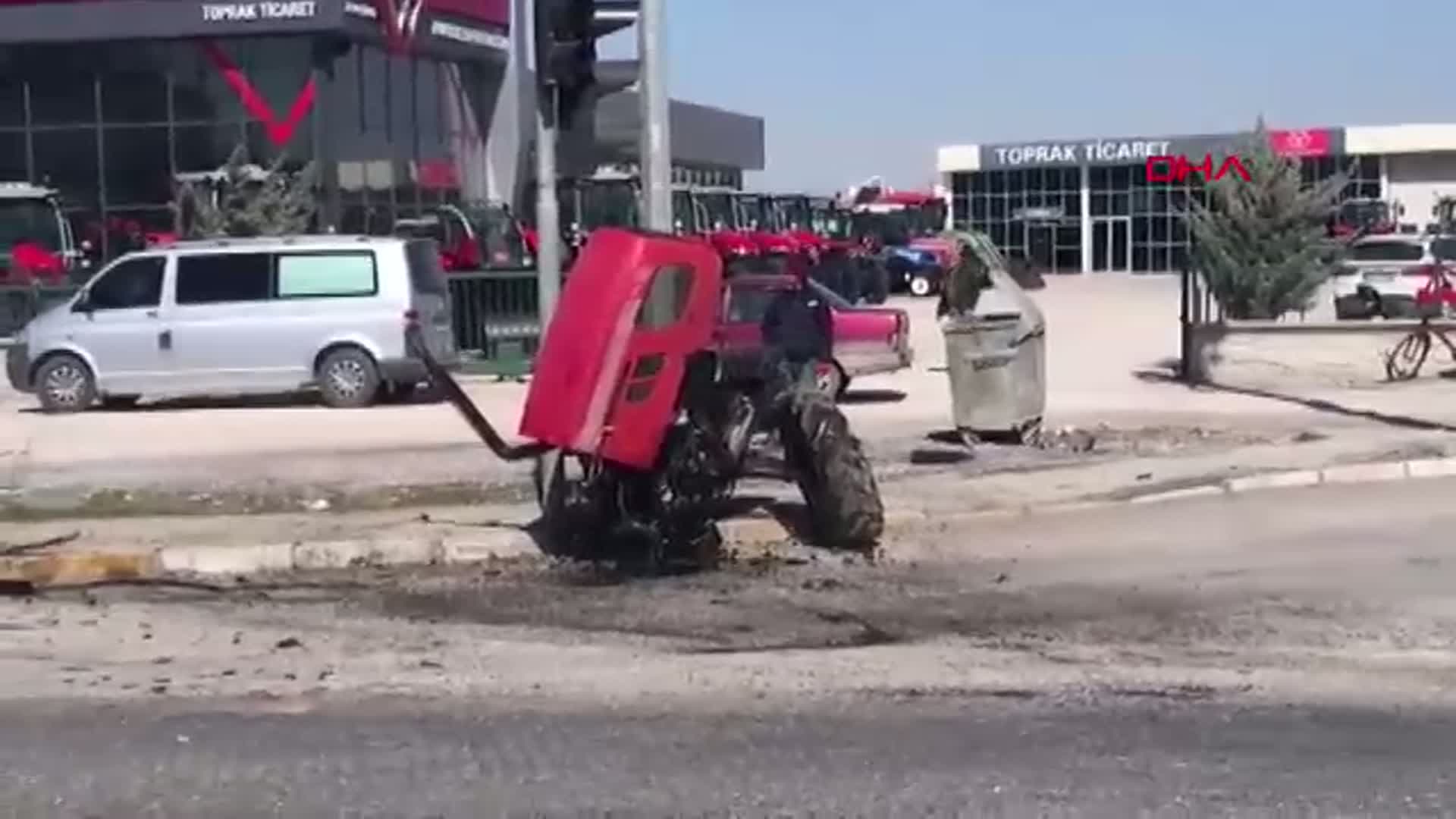Konya'da Feci Kaza: TIR'la Çarpışan Traktör İkiye Böldü